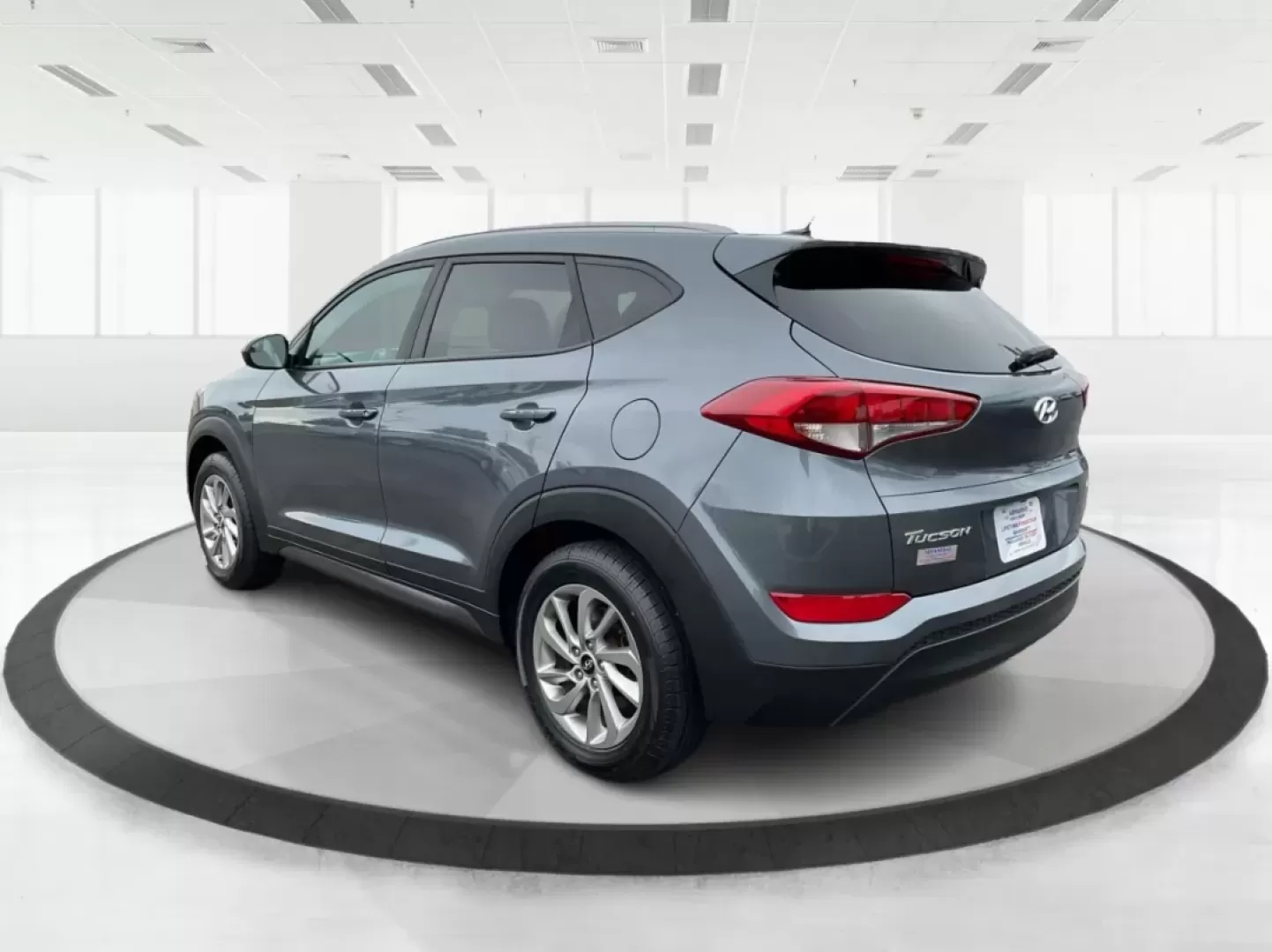 2016 Hyundai Tucson SE (KM8J3CA43GU) with an Nu 2L I-4 gasoline direct injection engine, located at 880 E. National Road, Vandalia, OH, 45377, (937) 908-9800, 39.891918, -84.183594 - **Elevate Your Daily Drive with the 2016 Hyundai Tucson SE Perfect for Your Active Lifestyle!**<br /> <br /> Are you in search of a reliable vehicle that fits your busy lifestyle? The 2016 Hyundai Tucson SE, available now at Advantage Car and Credit in Piqua, OH, is the ultimate SUV for those on th - Photo#4