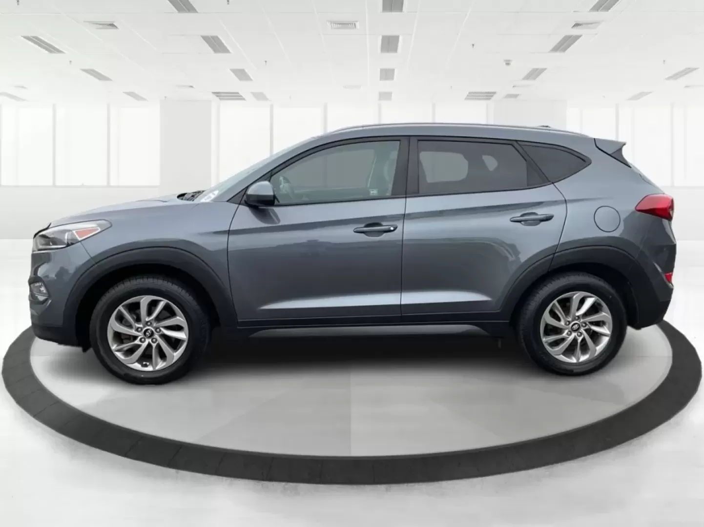 2016 Hyundai Tucson SE (KM8J3CA43GU) with an Nu 2L I-4 gasoline direct injection engine, located at 880 E. National Road, Vandalia, OH, 45377, (937) 908-9800, 39.891918, -84.183594 - **Elevate Your Daily Drive with the 2016 Hyundai Tucson SE Perfect for Your Active Lifestyle!**<br /> <br /> Are you in search of a reliable vehicle that fits your busy lifestyle? The 2016 Hyundai Tucson SE, available now at Advantage Car and Credit in Piqua, OH, is the ultimate SUV for those on th - Photo#5