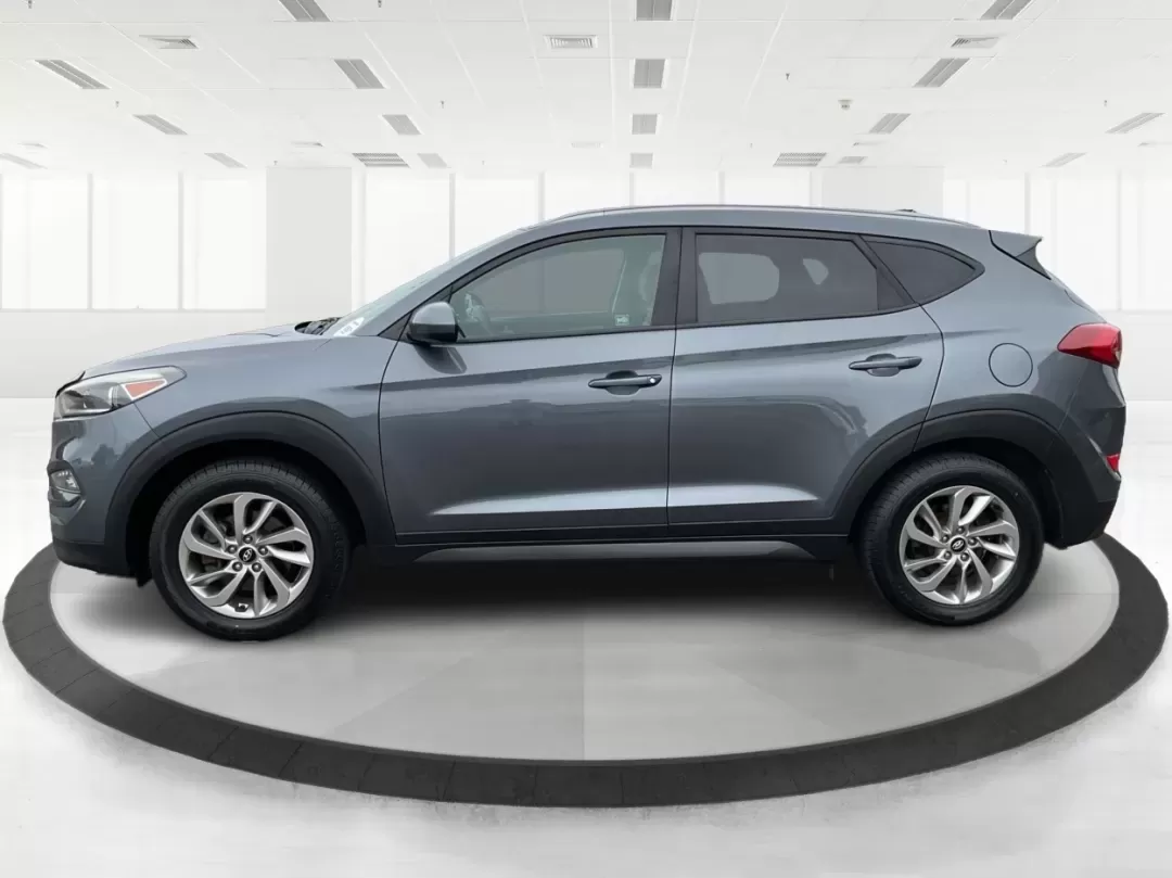 2016 Hyundai Tucson SE (KM8J3CA43GU) with an Nu 2L I-4 gasoline direct injection engine, located at 880 E. National Road, Vandalia, OH, 45377, (937) 908-9800, 39.891918, -84.183594 - **Elevate Your Daily Drive with the 2016 Hyundai Tucson SE Perfect for Your Active Lifestyle!**<br /> <br /> Are you in search of a reliable vehicle that fits your busy lifestyle? The 2016 Hyundai Tucson SE, available now at Advantage Car and Credit in Piqua, OH, is the ultimate SUV for those on th - Photo#5