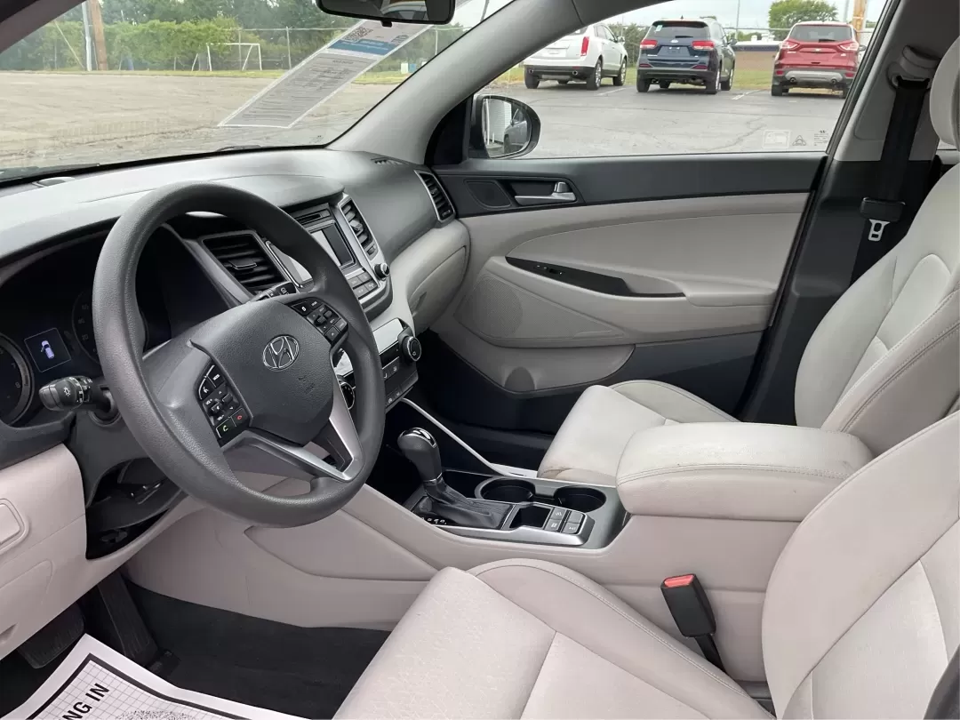 2016 Hyundai Tucson SE (KM8J3CA43GU) with an Nu 2L I-4 gasoline direct injection engine, located at 880 E. National Road, Vandalia, OH, 45377, (937) 908-9800, 39.891918, -84.183594 - **Elevate Your Daily Drive with the 2016 Hyundai Tucson SE Perfect for Your Active Lifestyle!**<br /> <br /> Are you in search of a reliable vehicle that fits your busy lifestyle? The 2016 Hyundai Tucson SE, available now at Advantage Car and Credit in Piqua, OH, is the ultimate SUV for those on th - Photo#9