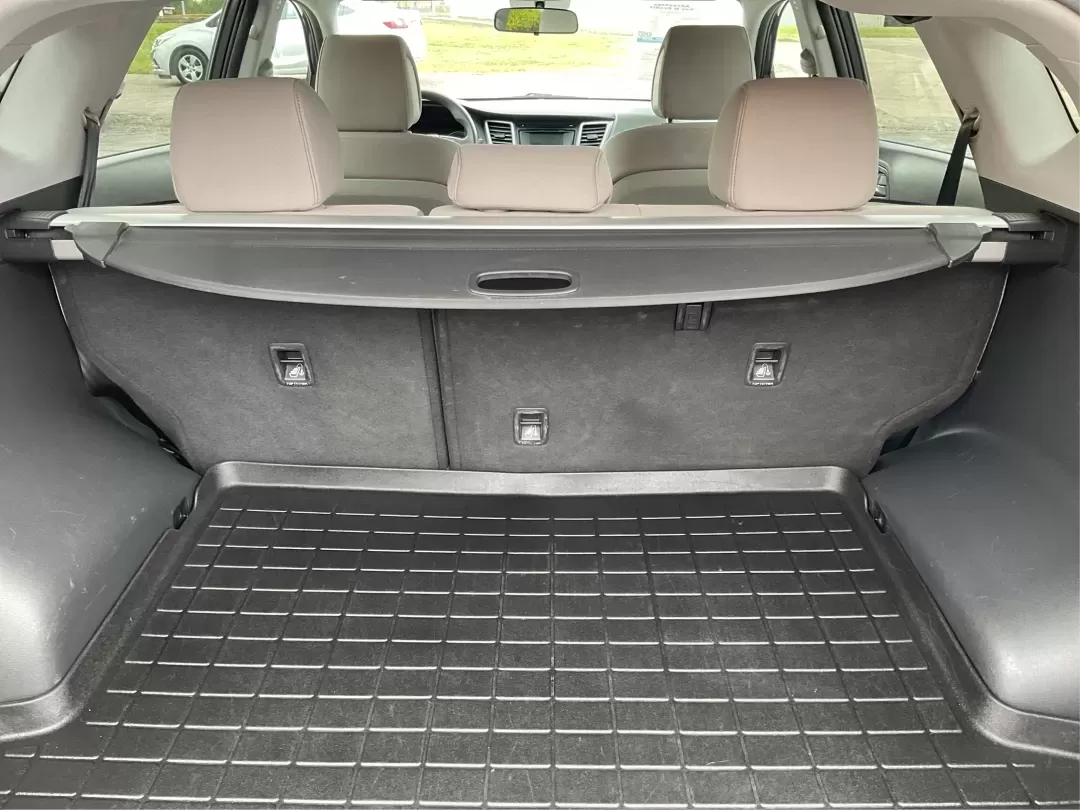 2016 Hyundai Tucson SE (KM8J3CA43GU) with an Nu 2L I-4 gasoline direct injection engine, located at 880 E. National Road, Vandalia, OH, 45377, (937) 908-9800, 39.891918, -84.183594 - **Elevate Your Daily Drive with the 2016 Hyundai Tucson SE Perfect for Your Active Lifestyle!**<br /> <br /> Are you in search of a reliable vehicle that fits your busy lifestyle? The 2016 Hyundai Tucson SE, available now at Advantage Car and Credit in Piqua, OH, is the ultimate SUV for those on th - Photo#11