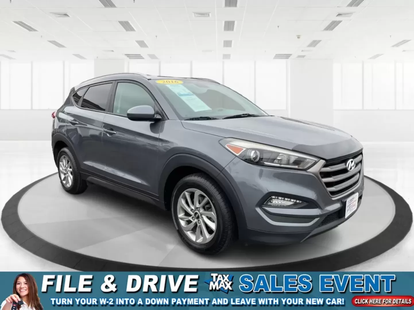 2016 Hyundai Tucson SE (KM8J3CA43GU) with an Nu 2L I-4 gasoline direct injection engine, 6A transmission, located at 1230 East Main St, Xenia, OH, 45385, (937) 908-9800, 39.688026, -83.910172 - **Elevate Your Daily Drive with the 2016 Hyundai Tucson SE Perfect for Your Active Lifestyle!**<br /> <br /> Are you in search of a reliable vehicle that fits your busy lifestyle? The 2016 Hyundai Tucson SE, available now at Advantage Car and Credit in Piqua, OH, is the ultimate SUV for those on th - Photo#0
