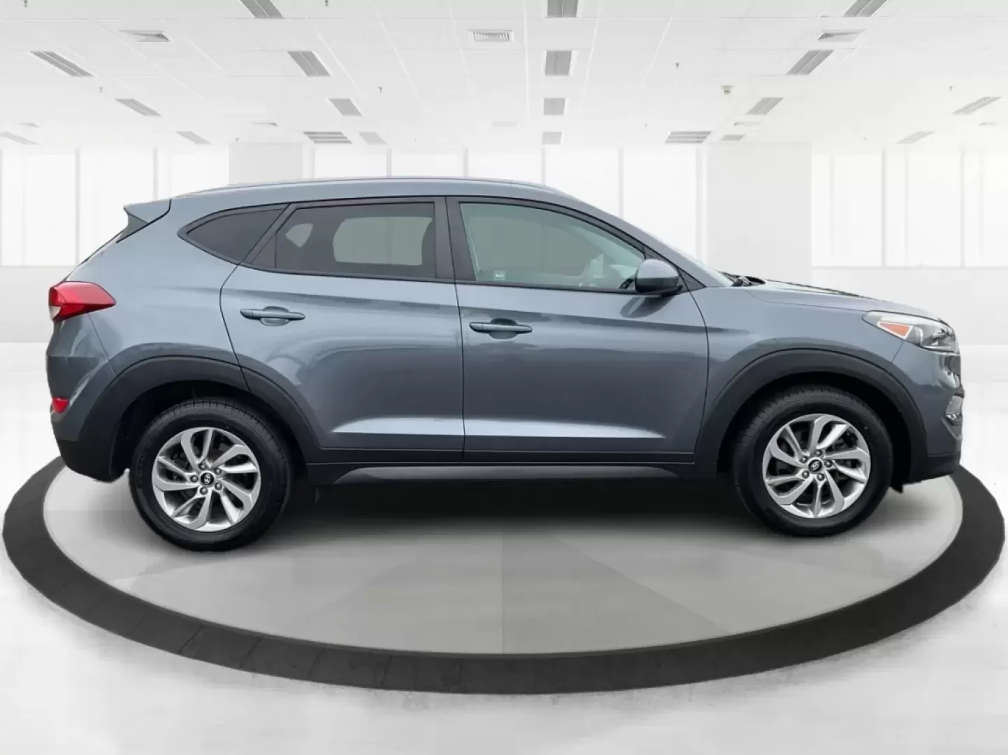 2016 Hyundai Tucson SE (KM8J3CA43GU) with an Nu 2L I-4 gasoline direct injection engine, 6A transmission, located at 1230 East Main St, Xenia, OH, 45385, (937) 908-9800, 39.688026, -83.910172 - **Elevate Your Daily Drive with the 2016 Hyundai Tucson SE Perfect for Your Active Lifestyle!**<br /> <br /> Are you in search of a reliable vehicle that fits your busy lifestyle? The 2016 Hyundai Tucson SE, available now at Advantage Car and Credit in Piqua, OH, is the ultimate SUV for those on th - Photo#1