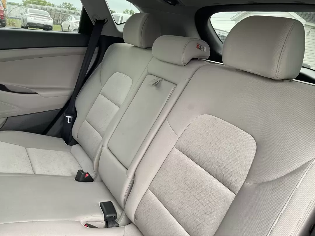 2016 Hyundai Tucson SE (KM8J3CA43GU) with an Nu 2L I-4 gasoline direct injection engine, 6A transmission, located at 1230 East Main St, Xenia, OH, 45385, (937) 908-9800, 39.688026, -83.910172 - **Elevate Your Daily Drive with the 2016 Hyundai Tucson SE Perfect for Your Active Lifestyle!**<br /> <br /> Are you in search of a reliable vehicle that fits your busy lifestyle? The 2016 Hyundai Tucson SE, available now at Advantage Car and Credit in Piqua, OH, is the ultimate SUV for those on th - Photo#10