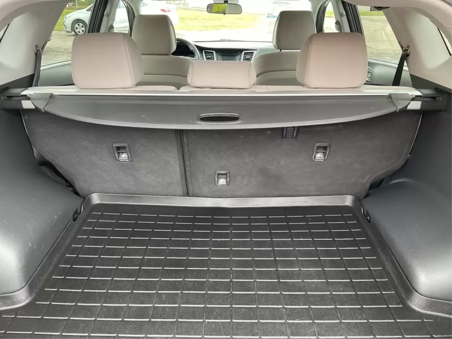 2016 Hyundai Tucson SE (KM8J3CA43GU) with an Nu 2L I-4 gasoline direct injection engine, 6A transmission, located at 1230 East Main St, Xenia, OH, 45385, (937) 908-9800, 39.688026, -83.910172 - **Elevate Your Daily Drive with the 2016 Hyundai Tucson SE Perfect for Your Active Lifestyle!**<br /> <br /> Are you in search of a reliable vehicle that fits your busy lifestyle? The 2016 Hyundai Tucson SE, available now at Advantage Car and Credit in Piqua, OH, is the ultimate SUV for those on th - Photo#12