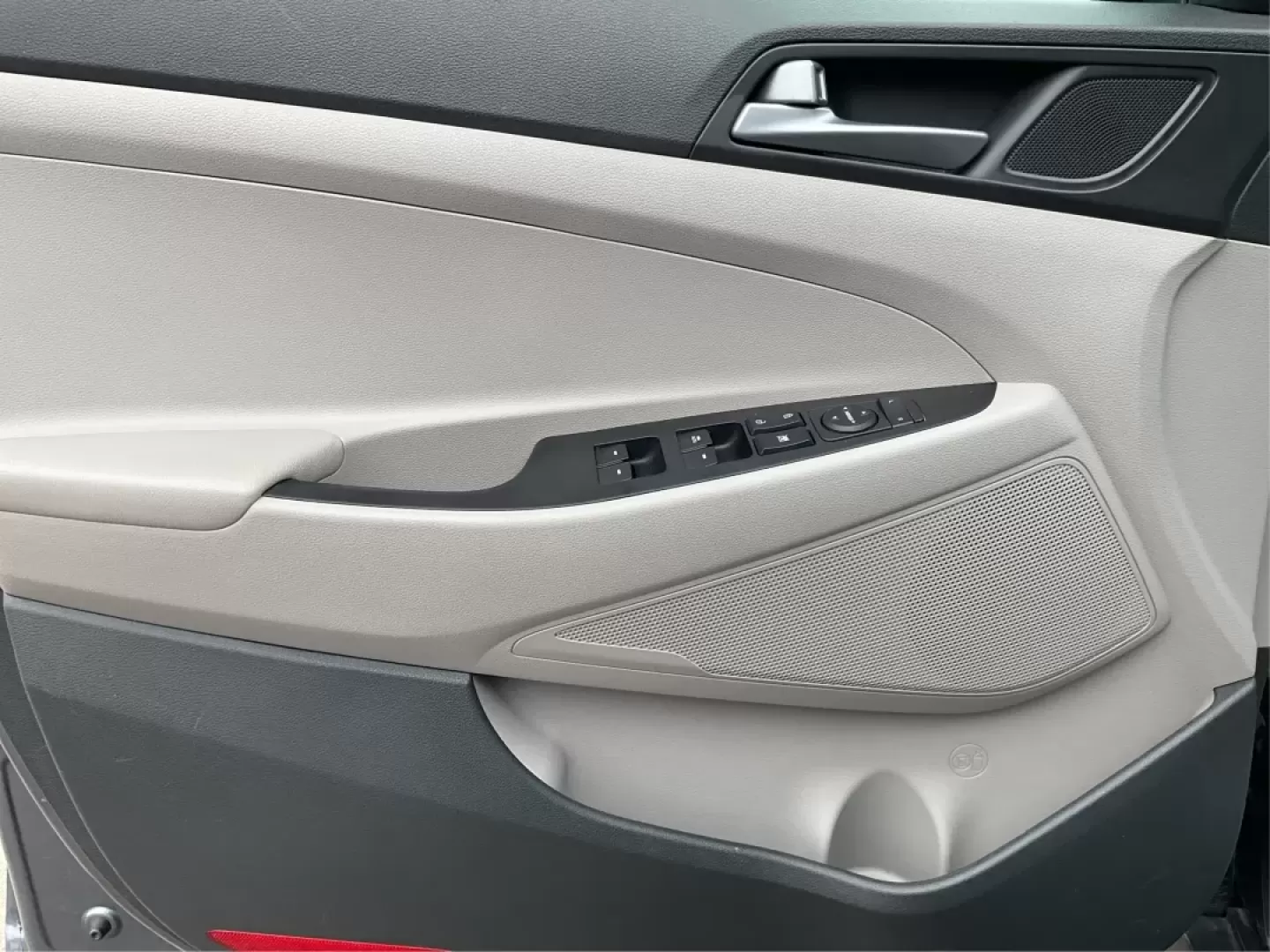 2016 Hyundai Tucson SE (KM8J3CA43GU) with an Nu 2L I-4 gasoline direct injection engine, 6A transmission, located at 1230 East Main St, Xenia, OH, 45385, (937) 908-9800, 39.688026, -83.910172 - **Elevate Your Daily Drive with the 2016 Hyundai Tucson SE Perfect for Your Active Lifestyle!**<br /> <br /> Are you in search of a reliable vehicle that fits your busy lifestyle? The 2016 Hyundai Tucson SE, available now at Advantage Car and Credit in Piqua, OH, is the ultimate SUV for those on th - Photo#18