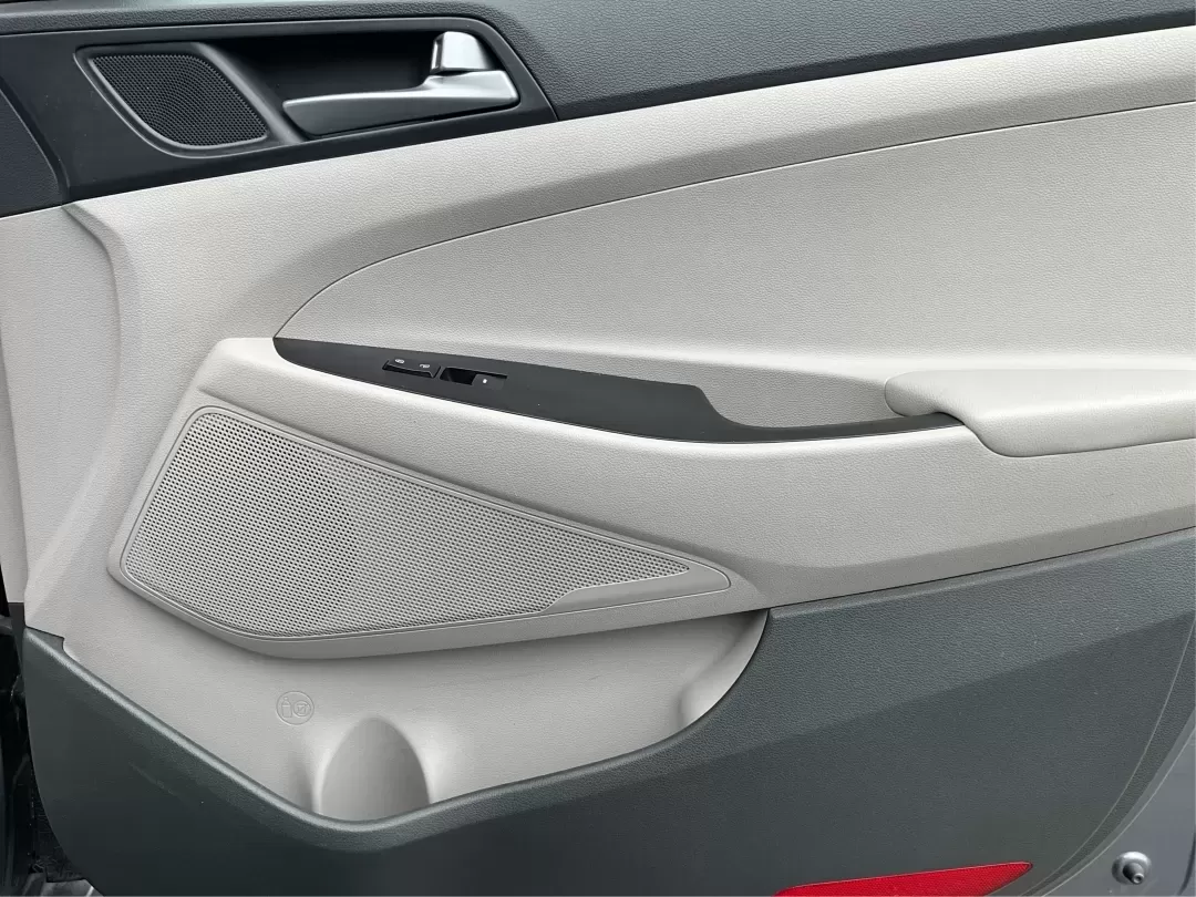 2016 Hyundai Tucson SE (KM8J3CA43GU) with an Nu 2L I-4 gasoline direct injection engine, 6A transmission, located at 1230 East Main St, Xenia, OH, 45385, (937) 908-9800, 39.688026, -83.910172 - **Elevate Your Daily Drive with the 2016 Hyundai Tucson SE Perfect for Your Active Lifestyle!**<br /> <br /> Are you in search of a reliable vehicle that fits your busy lifestyle? The 2016 Hyundai Tucson SE, available now at Advantage Car and Credit in Piqua, OH, is the ultimate SUV for those on th - Photo#19