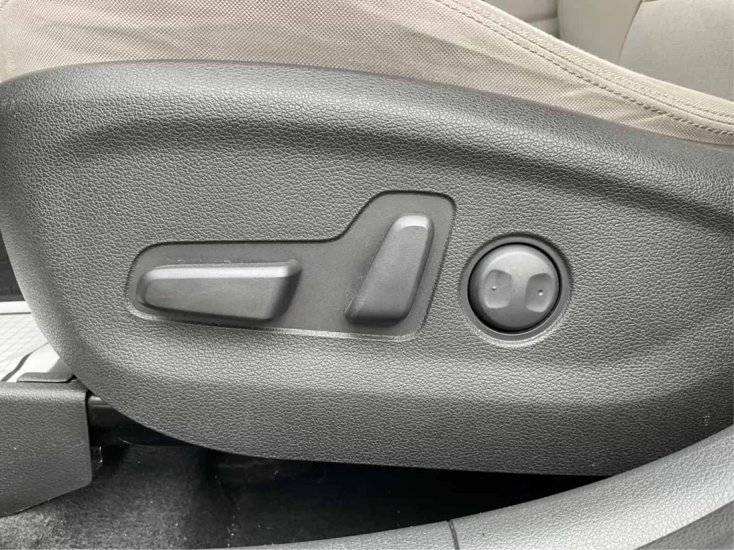 2016 Hyundai Tucson SE (KM8J3CA43GU) with an Nu 2L I-4 gasoline direct injection engine, located at 8750 N County Rd 25A, Piqua, OH, 45356, (937) 908-9800, 40.164391, -84.232513 - **Elevate Your Daily Drive with the 2016 Hyundai Tucson SE Perfect for Your Active Lifestyle!**<br /> <br /> Are you in search of a reliable vehicle that fits your busy lifestyle? The 2016 Hyundai Tucson SE, available now at Advantage Car and Credit in Piqua, OH, is the ultimate SUV for those on th - Photo#16
