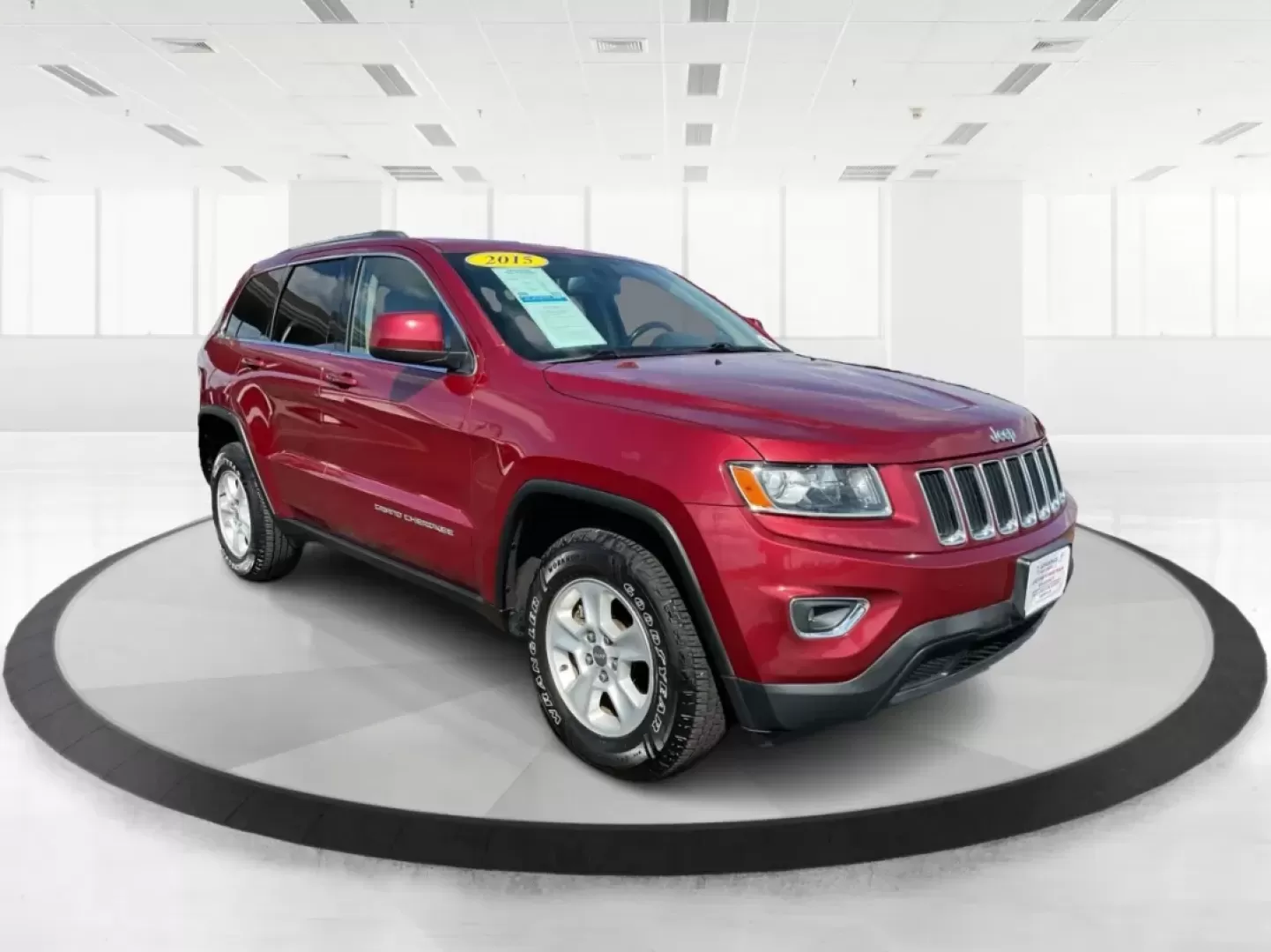 2015 Jeep Grand Cherokee Laredo (1C4RJFAG3FC) with an 3.6L V-6 DOHC engine, located at 4508 South Dixie Dr, Moraine, OH, 45439, (937) 908-9800, 39.689976, -84.218452 - **Adventure Awaits with This 2015 Jeep Grand Cherokee Laredo! Perfect for Families and Explorers Alike!**<br /> <br /> Are you ready to elevate your lifestyle with a vehicle that blends rugged capability with everyday comfort? Look no further than this stunning 2015 Jeep Grand Cherokee Laredo, perfe - Photo#0