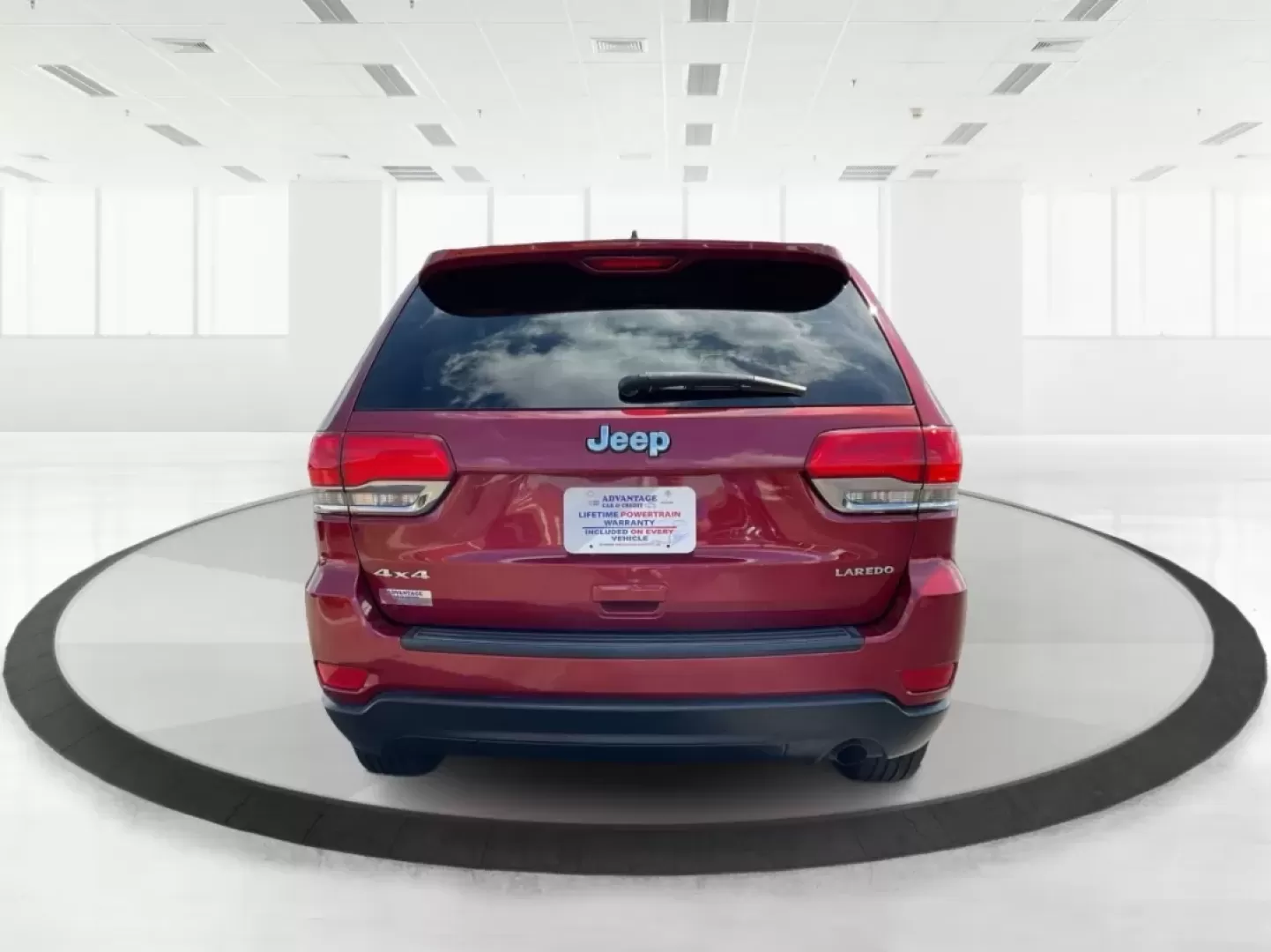 2015 Jeep Grand Cherokee Laredo (1C4RJFAG3FC) with an 3.6L V-6 DOHC engine, located at 4508 South Dixie Dr, Moraine, OH, 45439, (937) 908-9800, 39.689976, -84.218452 - **Adventure Awaits with This 2015 Jeep Grand Cherokee Laredo! Perfect for Families and Explorers Alike!**<br /> <br /> Are you ready to elevate your lifestyle with a vehicle that blends rugged capability with everyday comfort? Look no further than this stunning 2015 Jeep Grand Cherokee Laredo, perfe - Photo#3