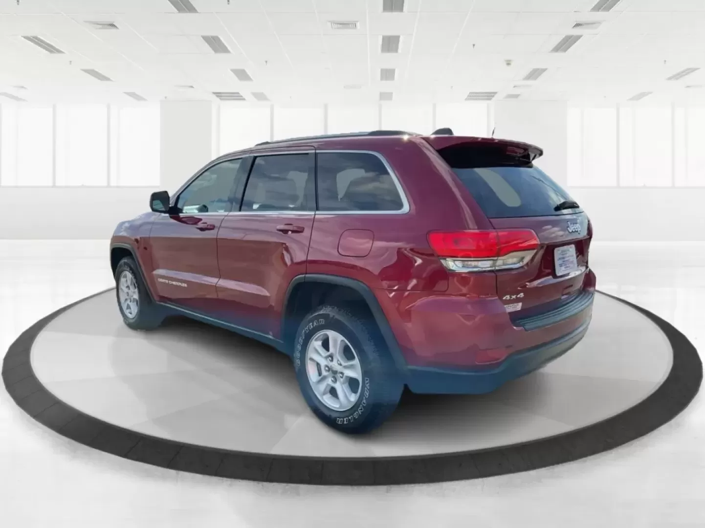 2015 Jeep Grand Cherokee Laredo (1C4RJFAG3FC) with an 3.6L V-6 DOHC engine, located at 4508 South Dixie Dr, Moraine, OH, 45439, (937) 908-9800, 39.689976, -84.218452 - **Adventure Awaits with This 2015 Jeep Grand Cherokee Laredo! Perfect for Families and Explorers Alike!**<br /> <br /> Are you ready to elevate your lifestyle with a vehicle that blends rugged capability with everyday comfort? Look no further than this stunning 2015 Jeep Grand Cherokee Laredo, perfe - Photo#4