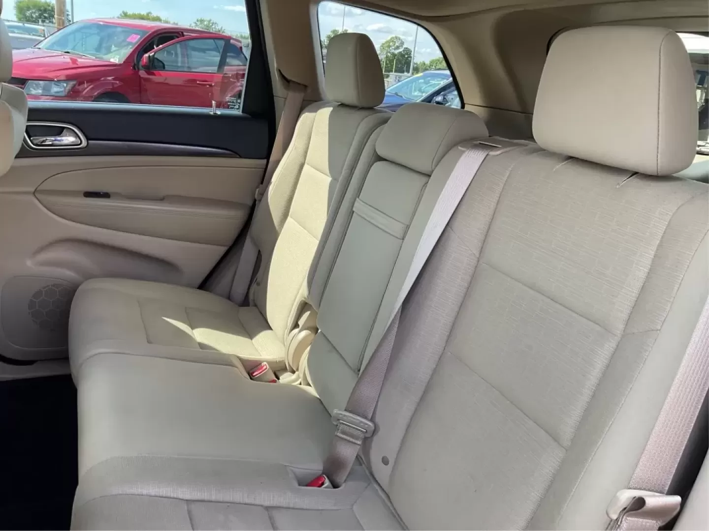 2015 Jeep Grand Cherokee Laredo (1C4RJFAG3FC) with an 3.6L V-6 DOHC engine, located at 4508 South Dixie Dr, Moraine, OH, 45439, (937) 908-9800, 39.689976, -84.218452 - **Adventure Awaits with This 2015 Jeep Grand Cherokee Laredo! Perfect for Families and Explorers Alike!**<br /> <br /> Are you ready to elevate your lifestyle with a vehicle that blends rugged capability with everyday comfort? Look no further than this stunning 2015 Jeep Grand Cherokee Laredo, perfe - Photo#10