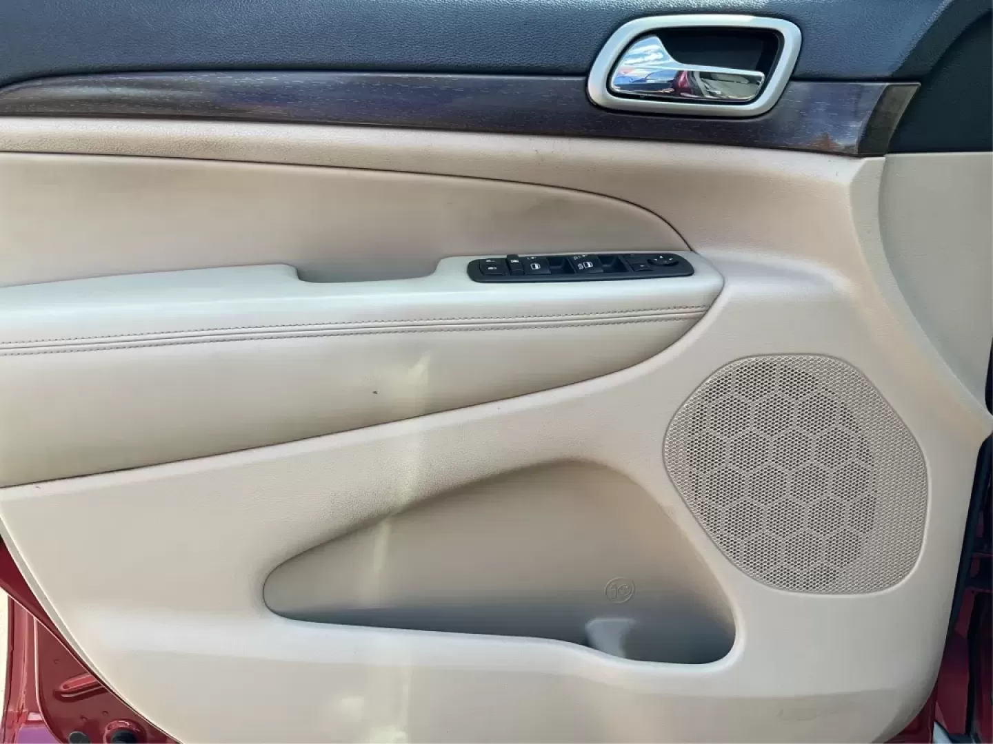 2015 Jeep Grand Cherokee Laredo (1C4RJFAG3FC) with an 3.6L V-6 DOHC engine, located at 4508 South Dixie Dr, Moraine, OH, 45439, (937) 908-9800, 39.689976, -84.218452 - **Adventure Awaits with This 2015 Jeep Grand Cherokee Laredo! Perfect for Families and Explorers Alike!**<br /> <br /> Are you ready to elevate your lifestyle with a vehicle that blends rugged capability with everyday comfort? Look no further than this stunning 2015 Jeep Grand Cherokee Laredo, perfe - Photo#19