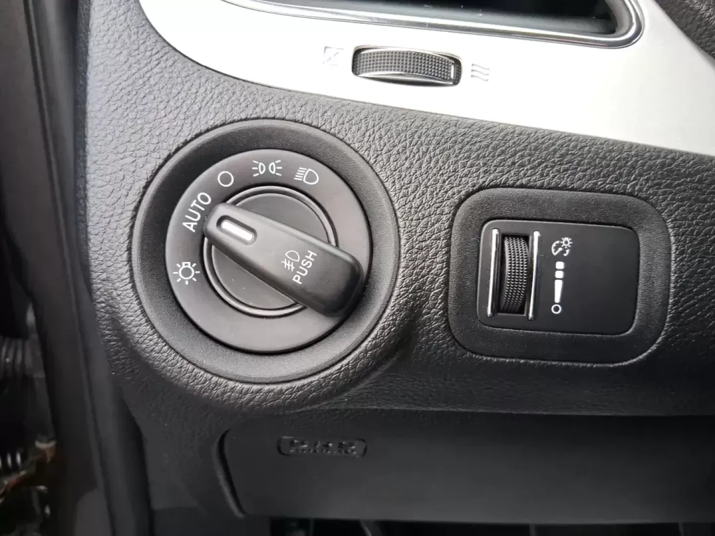 2019 Dodge Journey SE (3C4PDCBB0KT) with an 2.4L L6 DOHC 16V engine, 4A transmission, located at 1230 East Main St, Xenia, OH, 45385, (937) 908-9800, 39.688026, -83.910172 - ### Discover Your Next Adventure with the 2019 Dodge Journey SE Perfect for Growing Families!<br /> <br /> Are you looking for a reliable and spacious SUV that can accommodate your family's needs and adventures? Look no further than this 2019 Dodge Journey SE, now available at Advantage Car and Cre - Photo#17