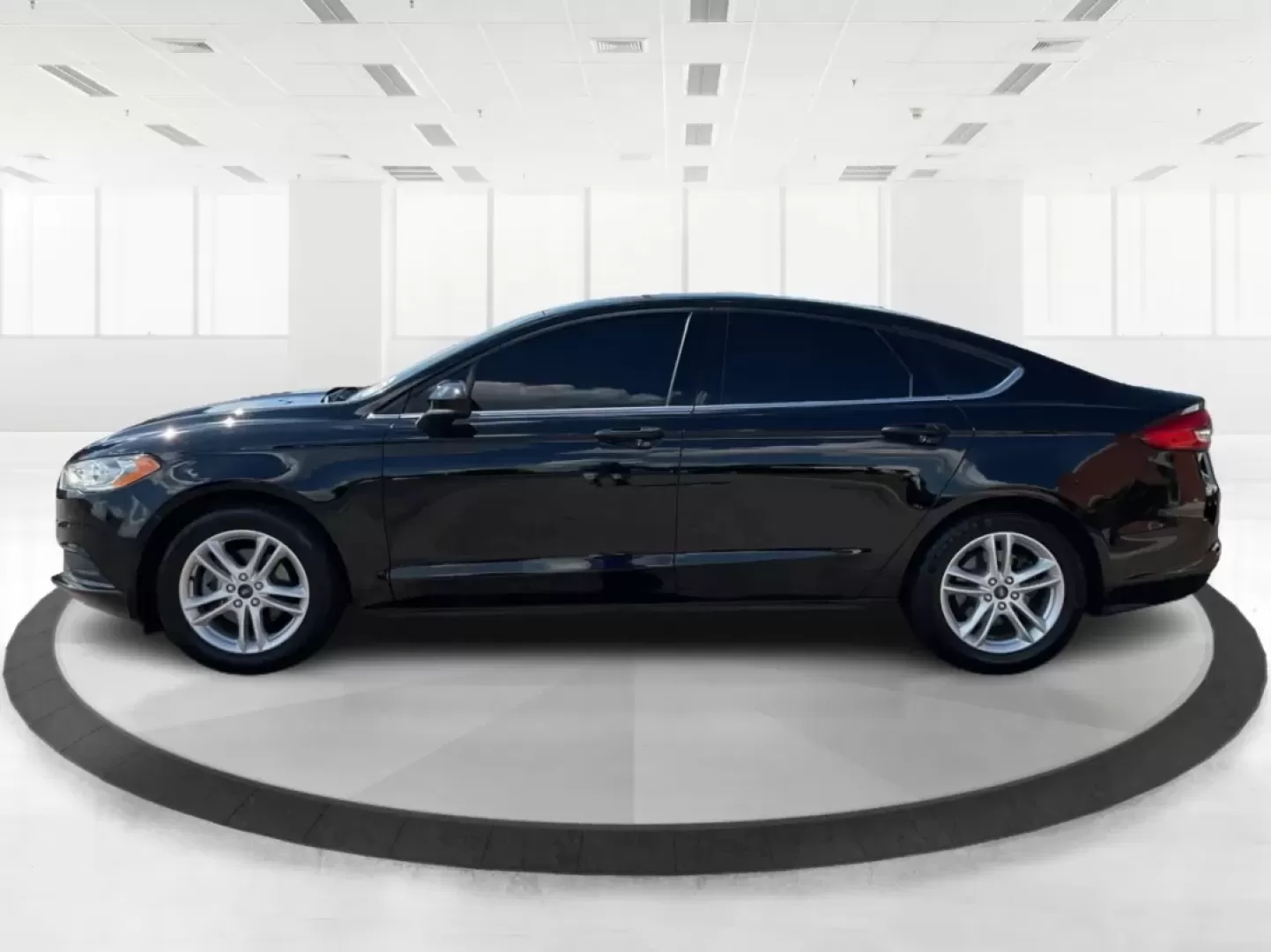 2018 Ford Fusion SE (3FA6P0H78JR) with an 2.5L L4 DOHC 16V engine, 6-Speed Automatic transmission, located at 401 Woodman Dr, Riverside, OH, 45431, (937) 908-9800, 39.760899, -84.123421 - ### Discover Your Next Adventure with the 2018 Ford Fusion SE at Advantage Car and Credit - Riverside!<br /> <br /> Are you in the market for a reliable sedan that perfectly balances style, comfort, and practicality? Look no further than the 2018 Ford Fusion SE, available now at Advantage Car and Cr - Photo#5