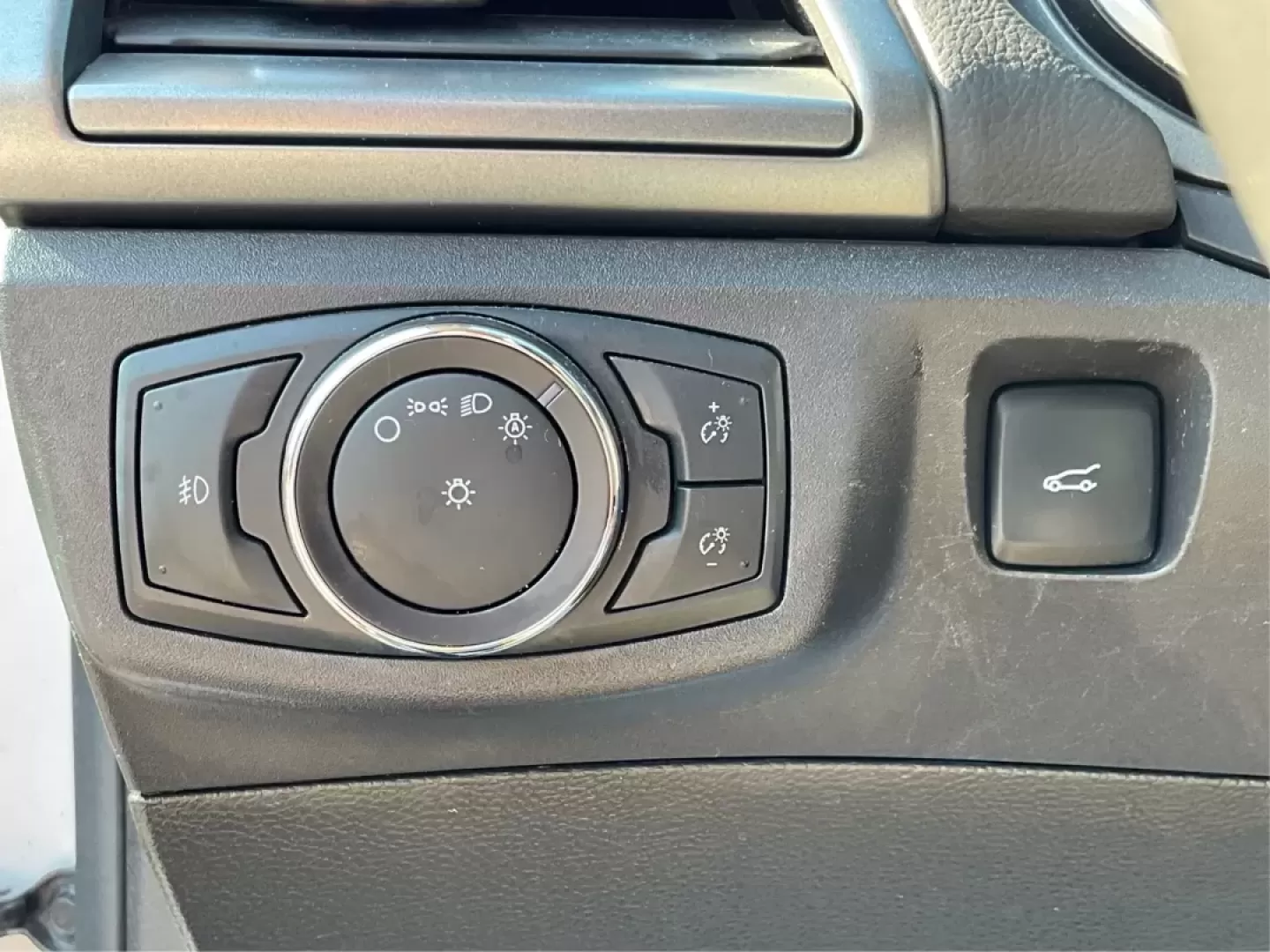 2014 Ford Fusion Titanium (3FA6P0D93ER) with an EcoBoost 2L I-4 gasoline direct injection engine, located at 4508 South Dixie Dr, Moraine, OH, 45439, (937) 908-9800, 39.689976, -84.218452 - Are you ready to elevate your daily commute or make unforgettable memories on family road trips? Introducing the stunning 2014 Ford Fusion Titanium, now available at Advantage Car and Credit in Moraine, OH. This sleek sedan seamlessly blends style, comfort, and performance, making it an ideal choice - Photo#17