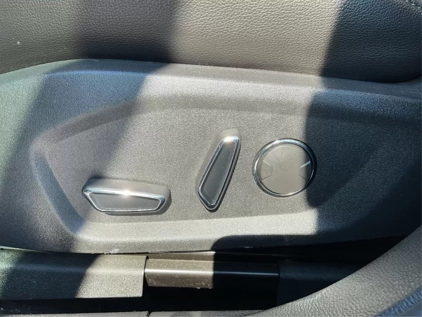 2014 Ford Fusion Titanium (3FA6P0D93ER) with an EcoBoost 2L I-4 gasoline direct injection engine, located at 4508 South Dixie Dr, Moraine, OH, 45439, (937) 908-9800, 39.689976, -84.218452 - Are you ready to elevate your daily commute or make unforgettable memories on family road trips? Introducing the stunning 2014 Ford Fusion Titanium, now available at Advantage Car and Credit in Moraine, OH. This sleek sedan seamlessly blends style, comfort, and performance, making it an ideal choice - Photo#18