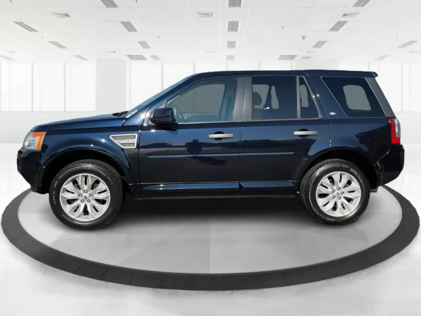 2012 Land Rover LR2 HSE (SALFR2BN8CH) with an Other engine, located at 8750 N County Rd 25A, Piqua, OH, 45356, (937) 908-9800, 40.164391, -84.232513 - **Adventure Awaits with the 2012 Land Rover LR2 HSE at Advantage Car and Credit - Piqua!**<br /> <br /> Are you ready to elevate your driving experience? Whether you're navigating the bustling streets of downtown Piqua or heading out for a weekend adventure in the stunning Ohio countryside, the 2012 - Photo#5
