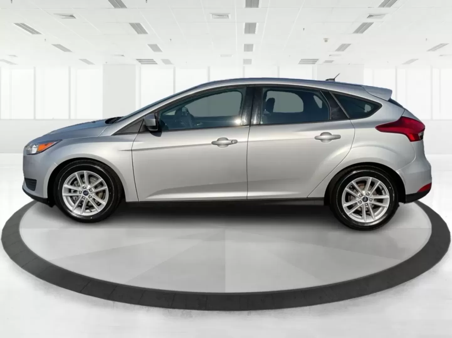 2018 Ford Focus SE (1FADP3K23JL) with an 2L I-4 gasoline direct injection engine, located at 1099 N County Rd 25A , Troy, OH, 45373, (937) 908-9800, 40.057079, -84.212883 - ### Discover Adventure and Comfort with the 2018 Ford Focus SE at Advantage Car and Credit!<br /> <br /> Are you in search of a reliable, stylish vehicle that perfectly complements your active lifestyle? Look no further! The 2018 Ford Focus SE Hatchback is designed for those who appreciate both func - Photo#5
