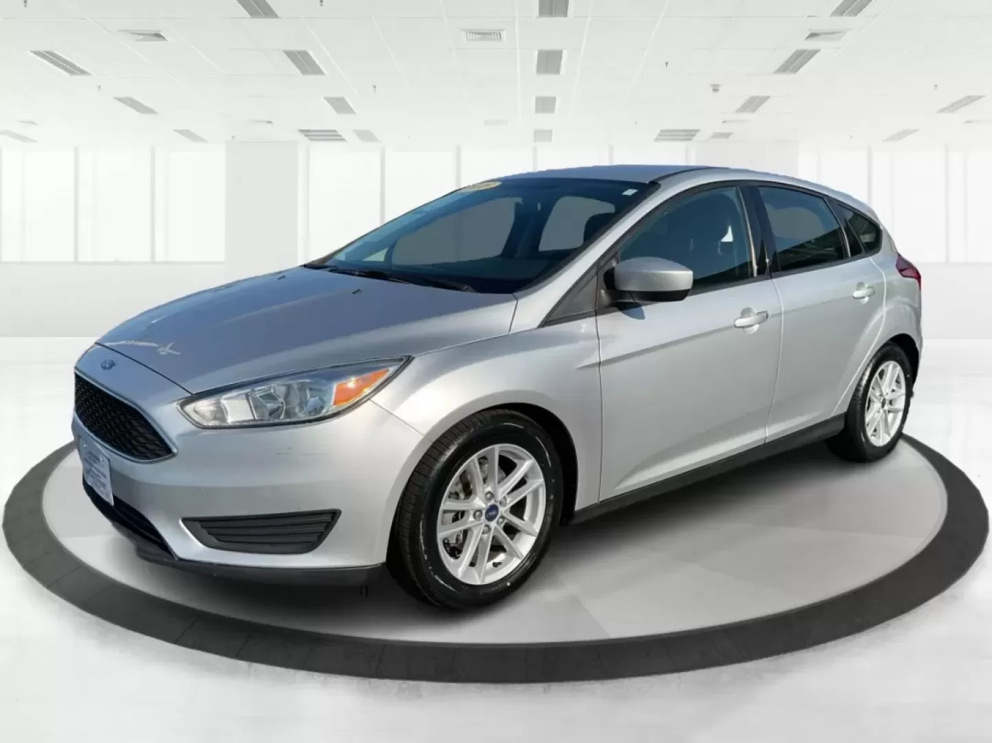 2018 Ford Focus SE (1FADP3K23JL) with an 2L I-4 gasoline direct injection engine, located at 1184 Kauffman Ave, Fairborn, OH, 45324, (937) 908-9800, 39.807072, -84.030914 - ### Discover Adventure and Comfort with the 2018 Ford Focus SE at Advantage Car and Credit!<br /> <br /> Are you in search of a reliable, stylish vehicle that perfectly complements your active lifestyle? Look no further! The 2018 Ford Focus SE Hatchback is designed for those who appreciate both func - Photo#8