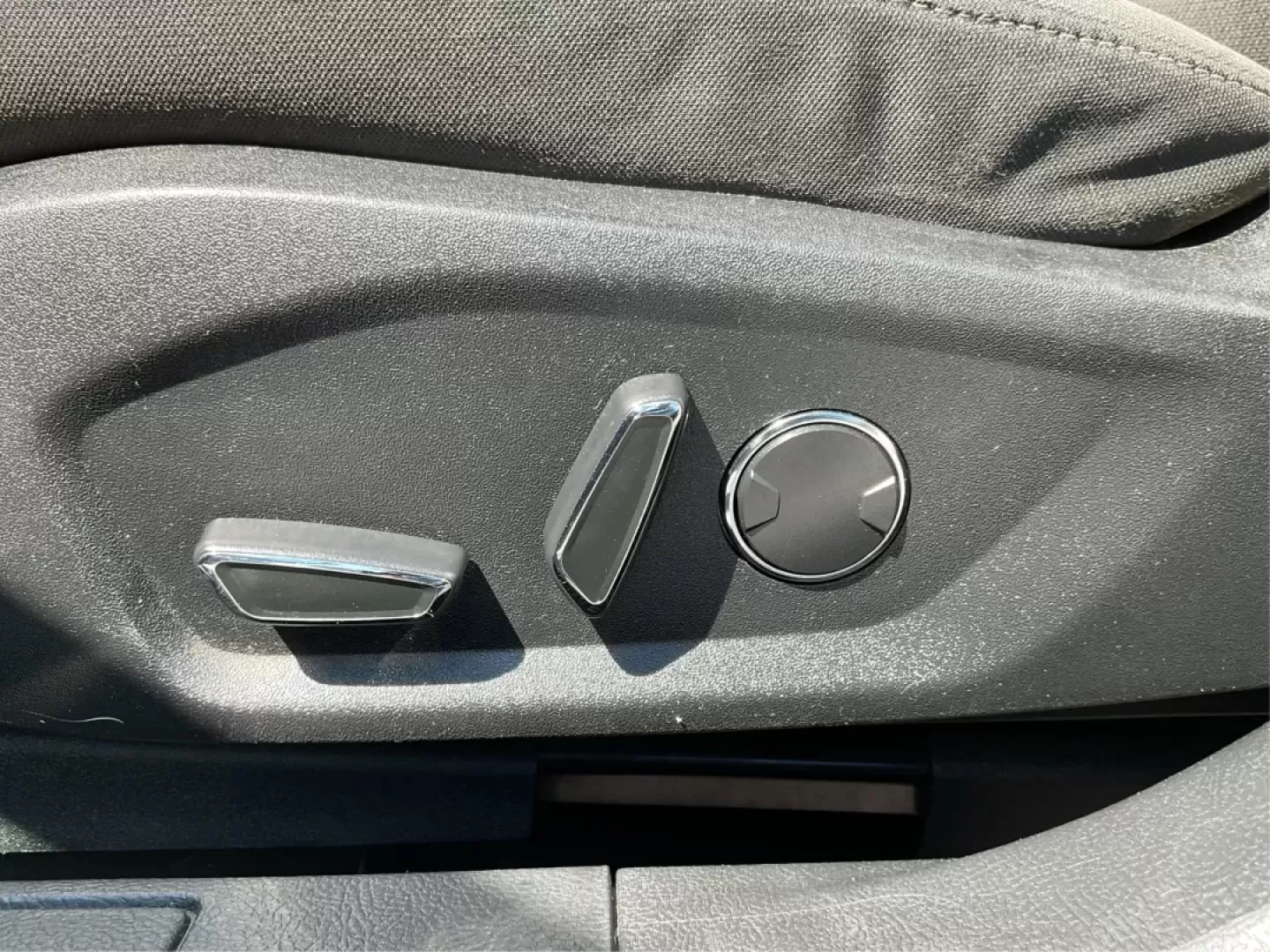 2018 Ford Fusion SE (3FA6P0HD3JR) with an Other engine, located at 401 Woodman Dr, Riverside, OH, 45431, (937) 908-9800, 39.760899, -84.123421 - Looking for a reliable sedan that combines style, comfort, and practicality? Look no further than the 2018 Ford Fusion SE, available now at Advantage Car and Credit in Vandalia, OH! Perfect for your daily commute, family outings, or even weekend adventures, this vehicle is designed to enhance your l - Photo#18