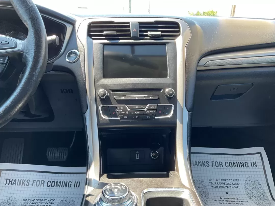 2018 Ford Fusion SE (3FA6P0HD3JR) with an 1.5L L4 DOHC 16V engine, 6A transmission, located at 1099 N County Rd 25A , Troy, OH, 45373, (937) 908-9800, 40.057079, -84.212883 - Looking for a reliable sedan that combines style, comfort, and practicality? Look no further than the 2018 Ford Fusion SE, available now at Advantage Car and Credit in Vandalia, OH! Perfect for your daily commute, family outings, or even weekend adventures, this vehicle is designed to enhance your l - Photo#13