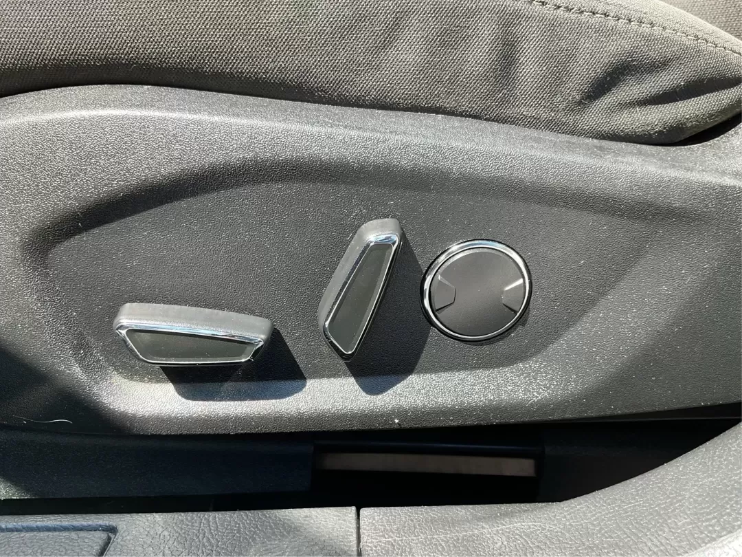 2018 Ford Fusion SE (3FA6P0HD3JR) with an 1.5L L4 DOHC 16V engine, 6A transmission, located at 1099 N County Rd 25A , Troy, OH, 45373, (937) 908-9800, 40.057079, -84.212883 - Looking for a reliable sedan that combines style, comfort, and practicality? Look no further than the 2018 Ford Fusion SE, available now at Advantage Car and Credit in Vandalia, OH! Perfect for your daily commute, family outings, or even weekend adventures, this vehicle is designed to enhance your l - Photo#18