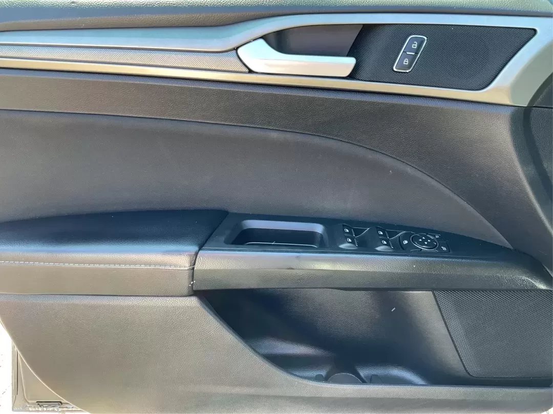 2018 Ford Fusion SE (3FA6P0HD3JR) with an 1.5L L4 DOHC 16V engine, 6A transmission, located at 1099 N County Rd 25A , Troy, OH, 45373, (937) 908-9800, 40.057079, -84.212883 - Looking for a reliable sedan that combines style, comfort, and practicality? Look no further than the 2018 Ford Fusion SE, available now at Advantage Car and Credit in Vandalia, OH! Perfect for your daily commute, family outings, or even weekend adventures, this vehicle is designed to enhance your l - Photo#19