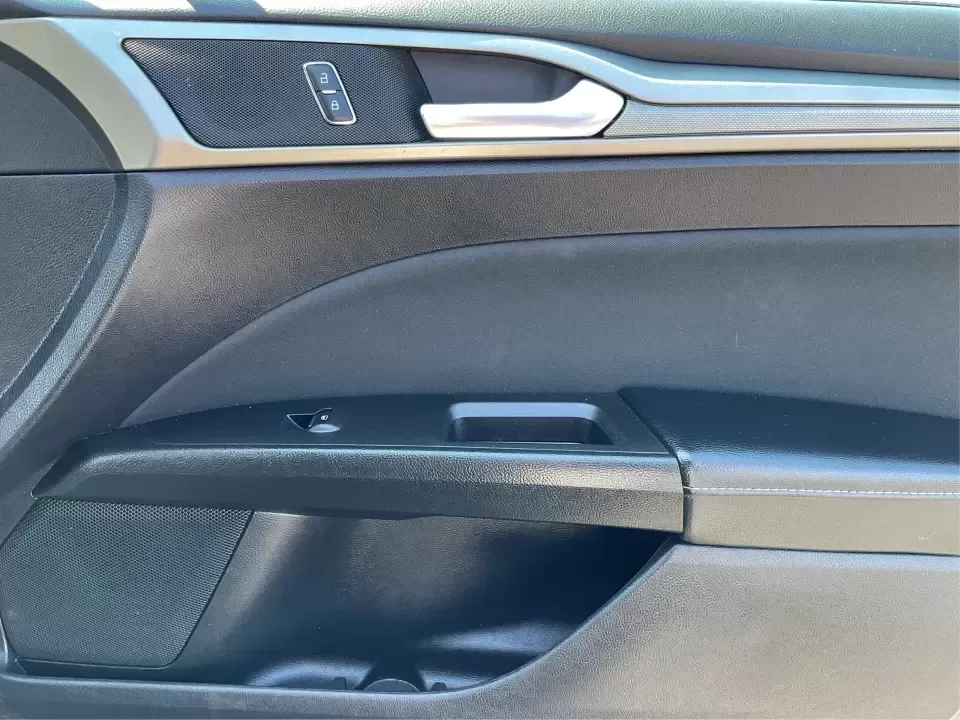 2018 Ford Fusion SE (3FA6P0HD3JR) with an 1.5L L4 DOHC 16V engine, 6A transmission, located at 8750 N County Rd 25A, Piqua, OH, 45356, (937) 908-9800, 40.164391, -84.232513 - Looking for a reliable sedan that combines style, comfort, and practicality? Look no further than the 2018 Ford Fusion SE, available now at Advantage Car and Credit in Vandalia, OH! Perfect for your daily commute, family outings, or even weekend adventures, this vehicle is designed to enhance your l - Photo#20