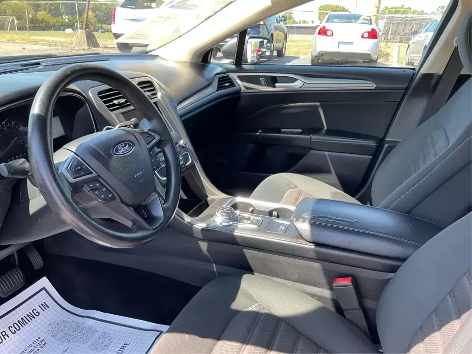 2018 Ford Fusion SE (3FA6P0HD3JR) with an 1.5L L4 DOHC 16V engine, 6A transmission, located at 1184 Kauffman Ave, Fairborn, OH, 45324, (937) 908-9800, 39.807072, -84.030914 - Looking for a reliable sedan that combines style, comfort, and practicality? Look no further than the 2018 Ford Fusion SE, available now at Advantage Car and Credit in Vandalia, OH! Perfect for your daily commute, family outings, or even weekend adventures, this vehicle is designed to enhance your l - Photo#9