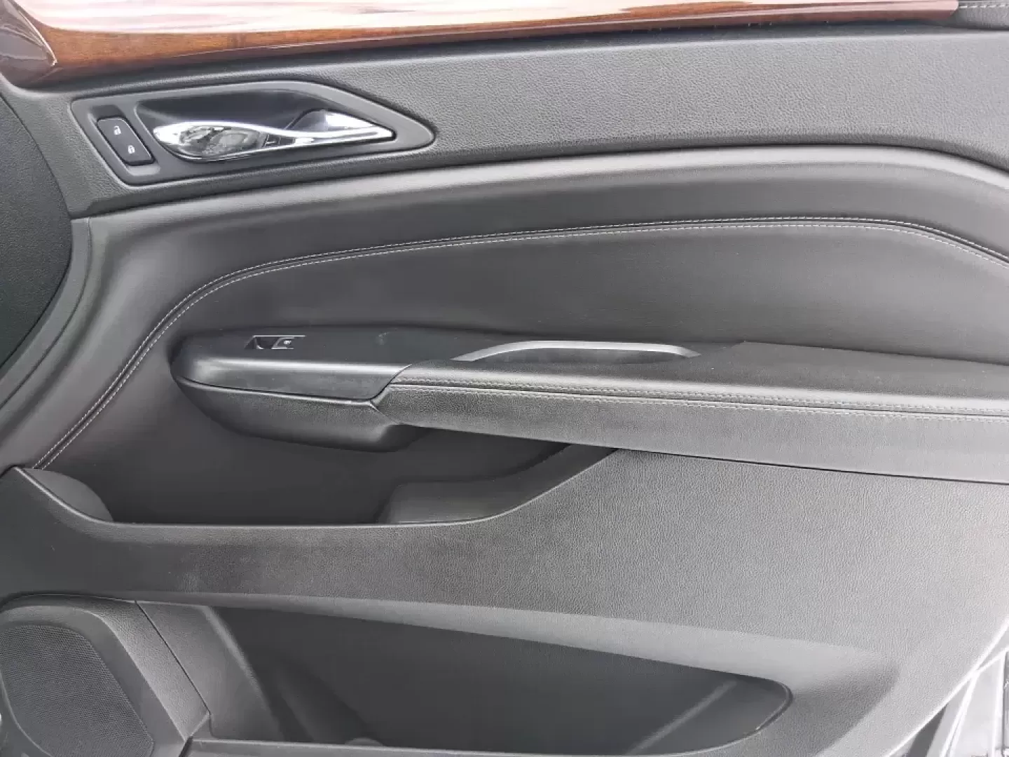 2014 Cadillac SRX Performance Collection (3GYFNCE38ES) with an 3.6L V-6 gasoline direct injection engine, 6-Speed Automatic transmission, located at 1099 N County Rd 25A , Troy, OH, 45373, (937) 908-9800, 40.057079, -84.212883 - **Experience Luxury and Versatility with the 2014 Cadillac SRX Performance Collection at Advantage Car and Credit - Riverside!**<br /> <br /> Are you in search of a vehicle that accommodates both your daily commutes and weekend adventures while ensuring you travel in style? Look no further than the - Photo#20