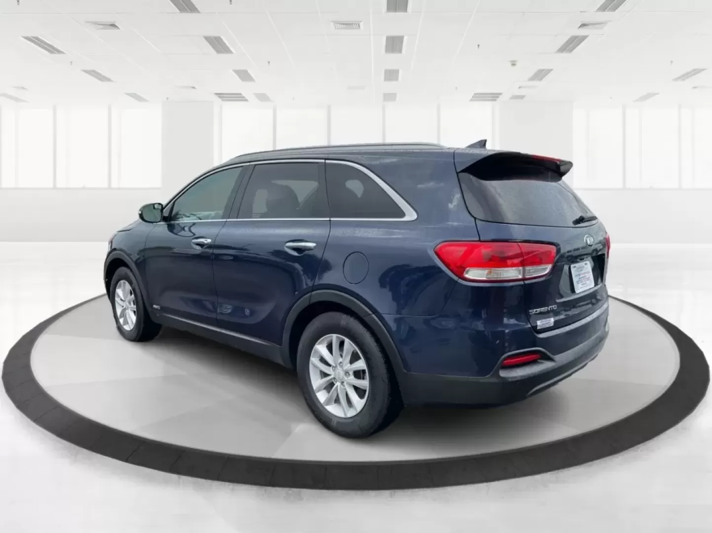 2018 Kia Sorento 2.4L LX (5XYPGDA30JG) with an 2.4L I-4 gasoline direct injection engine, located at 1230 East Main St, Xenia, OH, 45385, (937) 908-9800, 39.688026, -83.910172 - **Explore the Open Road in Style with the 2018 Kia Sorento - Perfect for Every Family Adventure!**<br /> <br /> Are you ready for your next family road trip or weekend getaway? The 2018 Kia Sorento is the SUV that will elevate your lifestyle and ensure every journey is memorable. With its spacious i - Photo#4