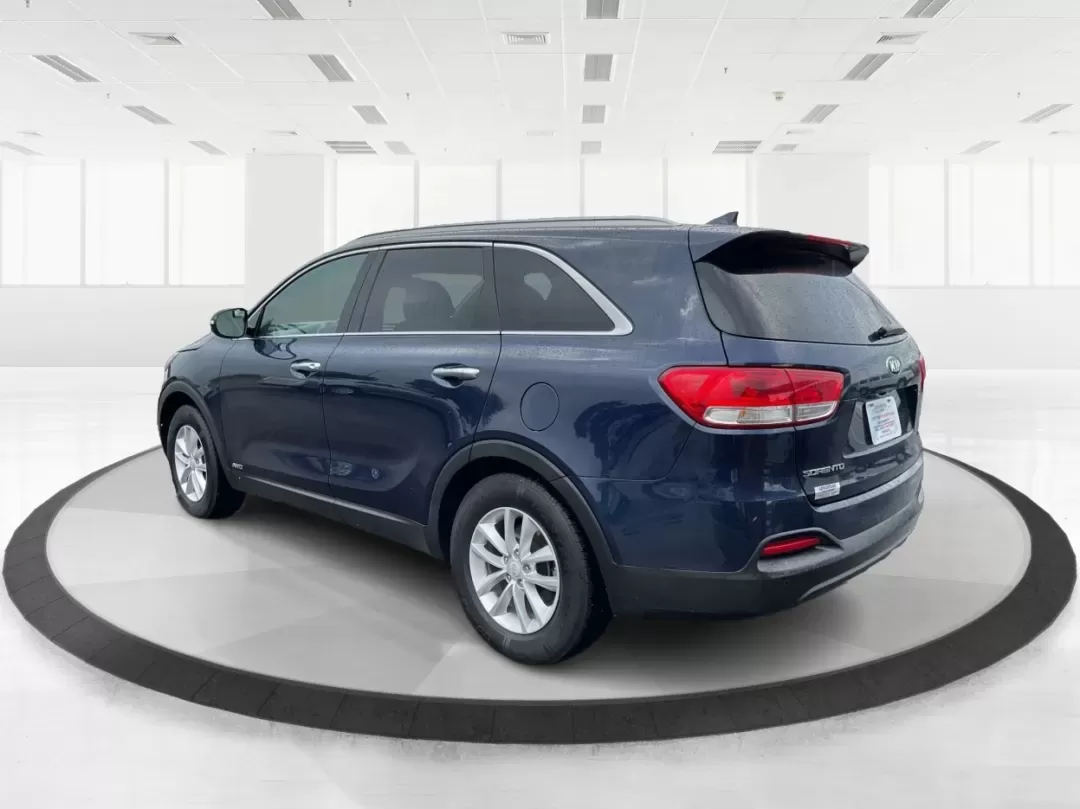 2018 Kia Sorento 2.4L LX (5XYPGDA30JG) with an 2.4L I-4 gasoline direct injection engine, located at 1230 East Main St, Xenia, OH, 45385, (937) 908-9800, 39.688026, -83.910172 - **Explore the Open Road in Style with the 2018 Kia Sorento - Perfect for Every Family Adventure!**<br /> <br /> Are you ready for your next family road trip or weekend getaway? The 2018 Kia Sorento is the SUV that will elevate your lifestyle and ensure every journey is memorable. With its spacious i - Photo#4