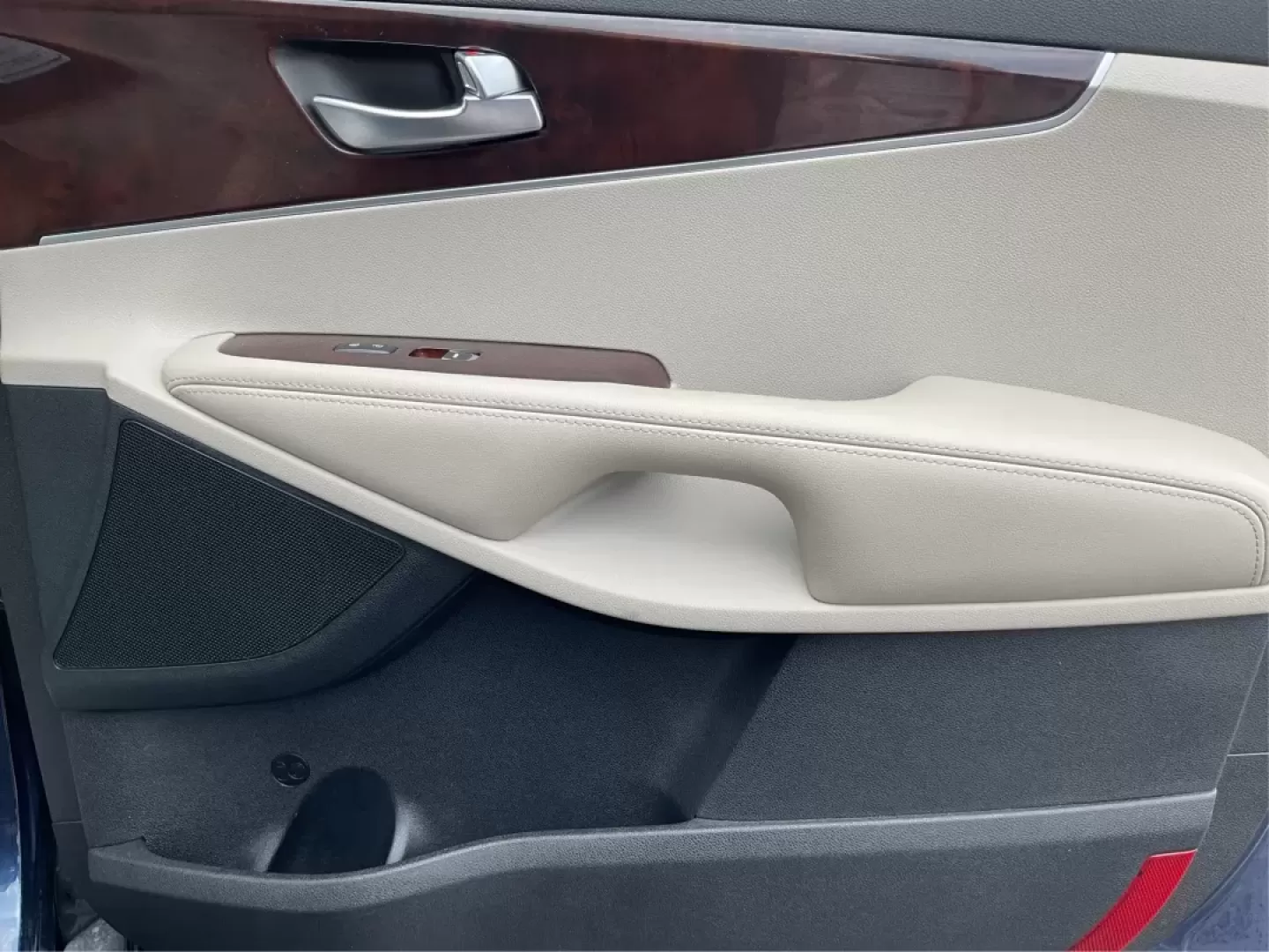 2018 Kia Sorento 2.4L LX (5XYPGDA30JG) with an 2.4L I-4 gasoline direct injection engine, located at 1230 East Main St, Xenia, OH, 45385, (937) 908-9800, 39.688026, -83.910172 - **Explore the Open Road in Style with the 2018 Kia Sorento - Perfect for Every Family Adventure!**<br /> <br /> Are you ready for your next family road trip or weekend getaway? The 2018 Kia Sorento is the SUV that will elevate your lifestyle and ensure every journey is memorable. With its spacious i - Photo#19