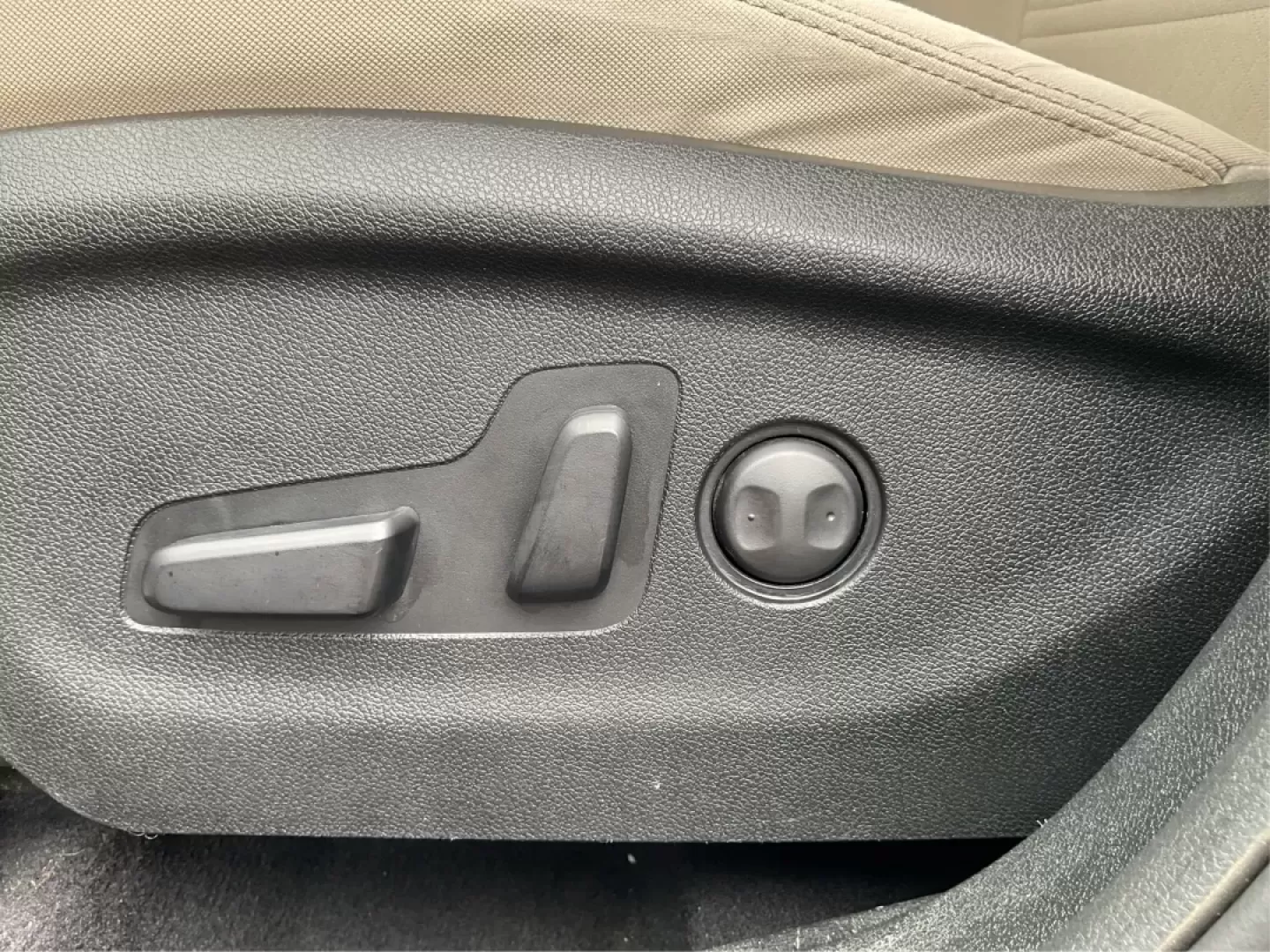 2018 Kia Sorento 2.4L LX (5XYPGDA30JG) with an 2.4L I-4 gasoline direct injection engine, located at 1099 N County Rd 25A , Troy, OH, 45373, (937) 908-9800, 40.057079, -84.212883 - **Explore the Open Road in Style with the 2018 Kia Sorento - Perfect for Every Family Adventure!**<br /> <br /> Are you ready for your next family road trip or weekend getaway? The 2018 Kia Sorento is the SUV that will elevate your lifestyle and ensure every journey is memorable. With its spacious i - Photo#17