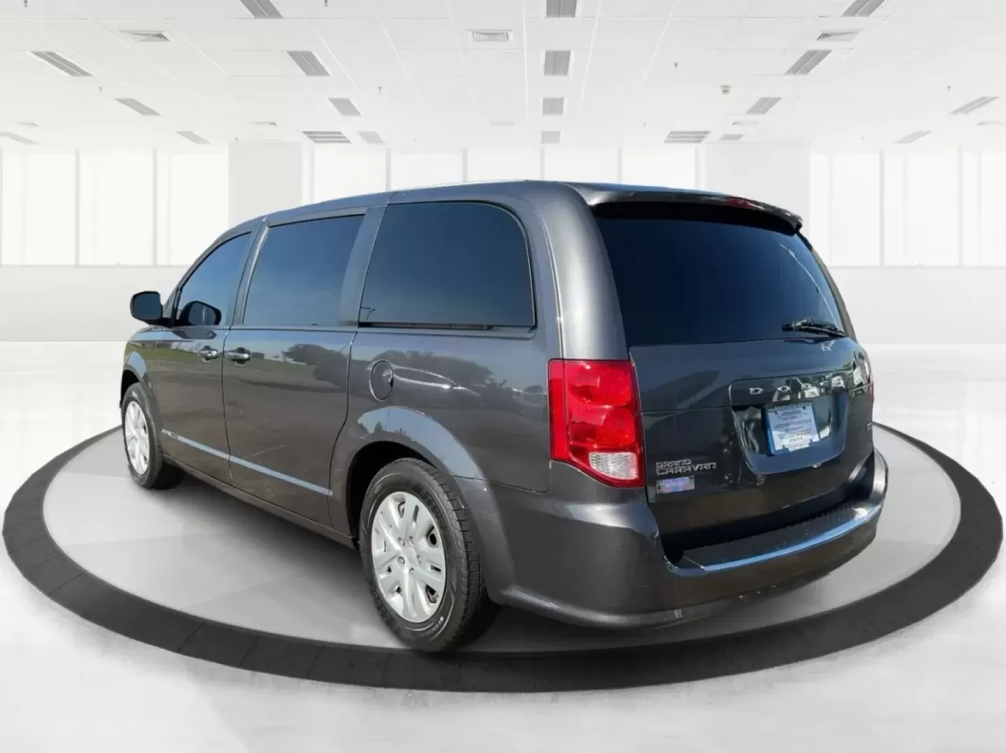 2018 Dodge Grand Caravan SE (2C4RDGBG5JR) with an Pentastar 3.6L V-6 DOHC engine, located at 4508 South Dixie Dr, Moraine, OH, 45439, (937) 908-9800, 39.689976, -84.218452 - **Explore the Open Road in Style with the 2018 Dodge Grand Caravan Perfect for Families on the Go!**<br /> <br /> Are you searching for a reliable vehicle that caters to your family's needs while offering comfort and versatility? Look no further than the 2018 Dodge Grand Caravan SE, available now a - Photo#4