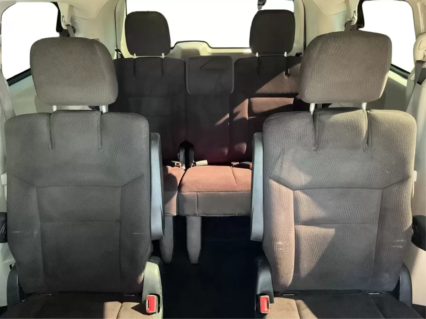 2018 Dodge Grand Caravan SE (2C4RDGBG5JR) with an Pentastar 3.6L V-6 DOHC engine, located at 4508 South Dixie Dr, Moraine, OH, 45439, (937) 908-9800, 39.689976, -84.218452 - **Explore the Open Road in Style with the 2018 Dodge Grand Caravan Perfect for Families on the Go!**<br /> <br /> Are you searching for a reliable vehicle that caters to your family's needs while offering comfort and versatility? Look no further than the 2018 Dodge Grand Caravan SE, available now a - Photo#14