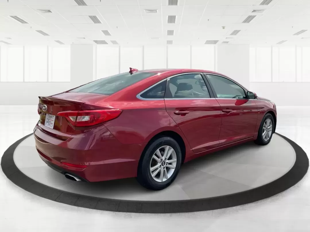 2016 Hyundai Sonata SE (5NPE24AF3GH) with an 2.4L I-4 gasoline direct injection engine, located at 1184 Kauffman Ave, Fairborn, OH, 45324, (937) 908-9800, 39.807072, -84.030914 - **Discover Your Ideal Family Sedan: 2016 Hyundai Sonata SE at Advantage Car and Credit - Moraine**<br /> <br /> Are you in search of a dependable vehicle that perfectly fits your family's lifestyle or makes your daily commute a breeze? Look no further! Presenting the 2016 Hyundai Sonata SE, a stylis - Photo#2