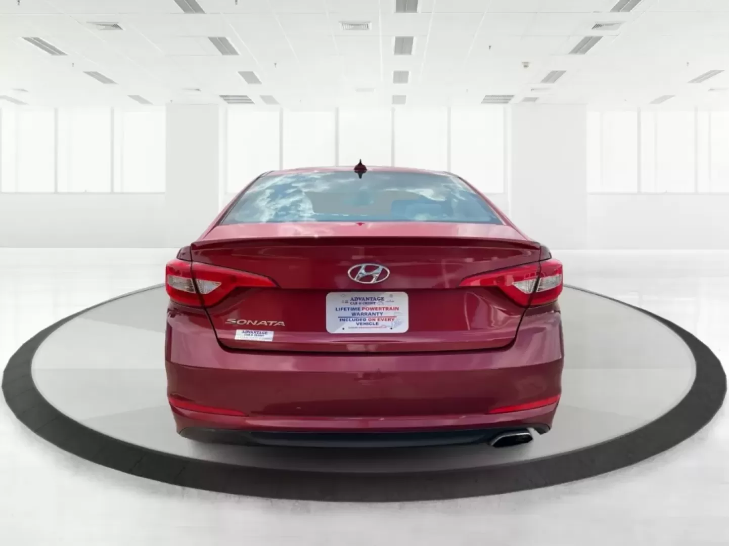 2016 Hyundai Sonata SE (5NPE24AF3GH) with an 2.4L I-4 gasoline direct injection engine, located at 1184 Kauffman Ave, Fairborn, OH, 45324, (937) 908-9800, 39.807072, -84.030914 - **Discover Your Ideal Family Sedan: 2016 Hyundai Sonata SE at Advantage Car and Credit - Moraine**<br /> <br /> Are you in search of a dependable vehicle that perfectly fits your family's lifestyle or makes your daily commute a breeze? Look no further! Presenting the 2016 Hyundai Sonata SE, a stylis - Photo#3