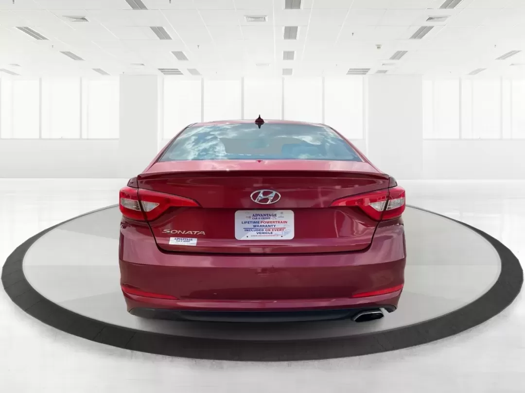 2016 Hyundai Sonata SE (5NPE24AF3GH) with an 2.4L I-4 gasoline direct injection engine, located at 1184 Kauffman Ave, Fairborn, OH, 45324, (937) 908-9800, 39.807072, -84.030914 - **Discover Your Ideal Family Sedan: 2016 Hyundai Sonata SE at Advantage Car and Credit - Moraine**<br /> <br /> Are you in search of a dependable vehicle that perfectly fits your family's lifestyle or makes your daily commute a breeze? Look no further! Presenting the 2016 Hyundai Sonata SE, a stylis - Photo#3