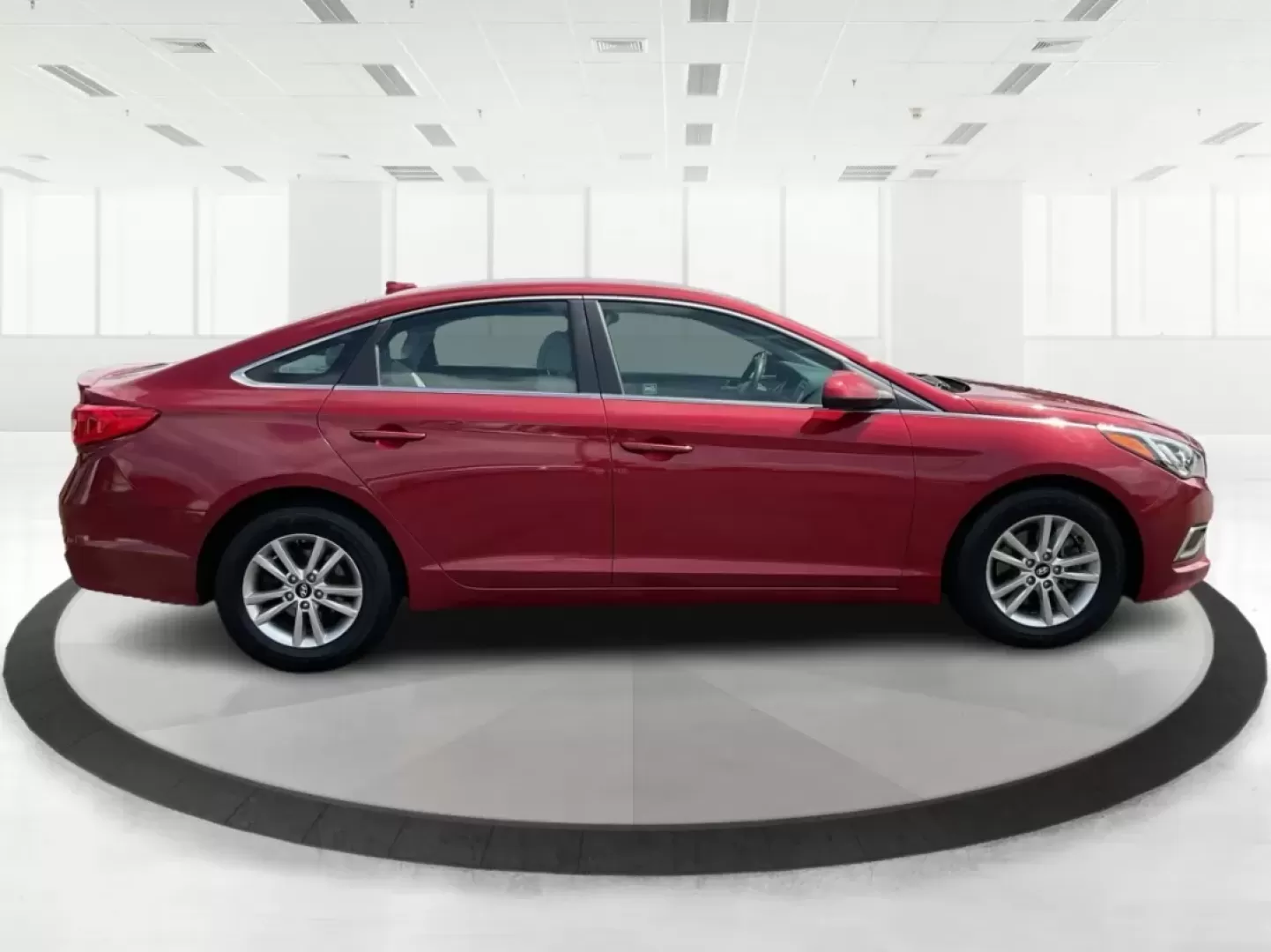 2016 Hyundai Sonata SE (5NPE24AF3GH) with an 2.4L I-4 gasoline direct injection engine, 7A transmission, located at 1099 N County Rd 25A , Troy, OH, 45373, (937) 908-9800, 40.057079, -84.212883 - **Discover Your Ideal Family Sedan: 2016 Hyundai Sonata SE at Advantage Car and Credit - Moraine**<br /> <br /> Are you in search of a dependable vehicle that perfectly fits your family's lifestyle or makes your daily commute a breeze? Look no further! Presenting the 2016 Hyundai Sonata SE, a stylis - Photo#1