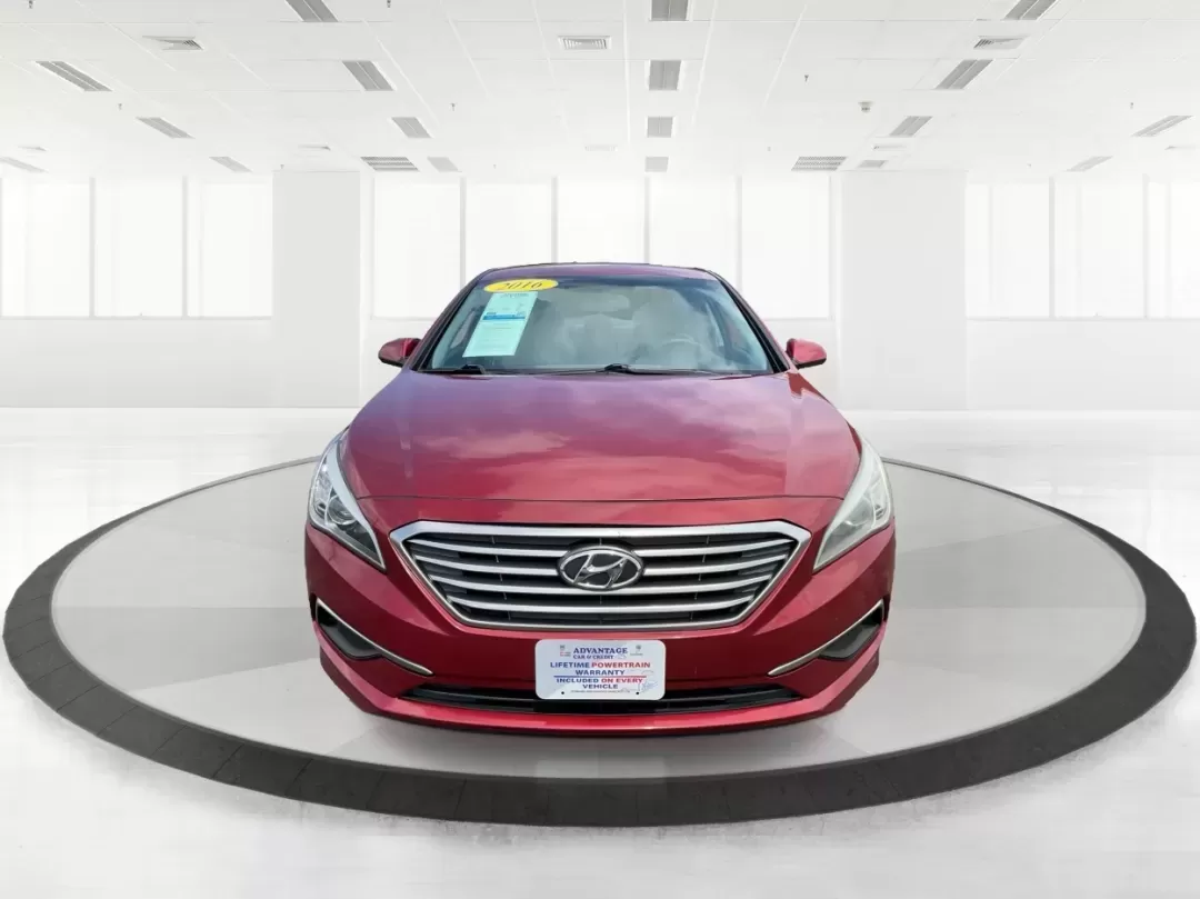 2016 Hyundai Sonata SE (5NPE24AF3GH) with an 2.4L I-4 gasoline direct injection engine, 7A transmission, located at 1099 N County Rd 25A , Troy, OH, 45373, (937) 908-9800, 40.057079, -84.212883 - **Discover Your Ideal Family Sedan: 2016 Hyundai Sonata SE at Advantage Car and Credit - Moraine**<br /> <br /> Are you in search of a dependable vehicle that perfectly fits your family's lifestyle or makes your daily commute a breeze? Look no further! Presenting the 2016 Hyundai Sonata SE, a stylis - Photo#7