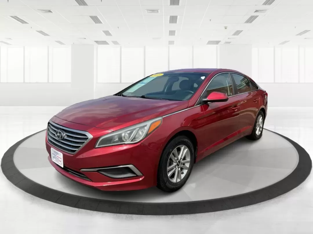 2016 Hyundai Sonata SE (5NPE24AF3GH) with an 2.4L I-4 gasoline direct injection engine, 7A transmission, located at 1099 N County Rd 25A , Troy, OH, 45373, (937) 908-9800, 40.057079, -84.212883 - **Discover Your Ideal Family Sedan: 2016 Hyundai Sonata SE at Advantage Car and Credit - Moraine**<br /> <br /> Are you in search of a dependable vehicle that perfectly fits your family's lifestyle or makes your daily commute a breeze? Look no further! Presenting the 2016 Hyundai Sonata SE, a stylis - Photo#8