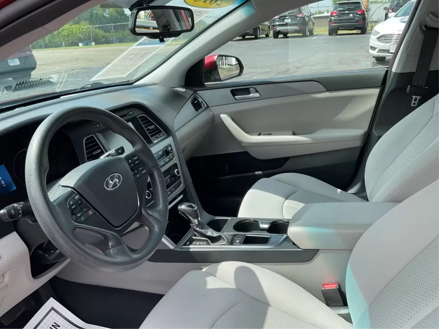 2016 Hyundai Sonata SE (5NPE24AF3GH) with an 2.4L I-4 gasoline direct injection engine, 7A transmission, located at 1099 N County Rd 25A , Troy, OH, 45373, (937) 908-9800, 40.057079, -84.212883 - **Discover Your Ideal Family Sedan: 2016 Hyundai Sonata SE at Advantage Car and Credit - Moraine**<br /> <br /> Are you in search of a dependable vehicle that perfectly fits your family's lifestyle or makes your daily commute a breeze? Look no further! Presenting the 2016 Hyundai Sonata SE, a stylis - Photo#9