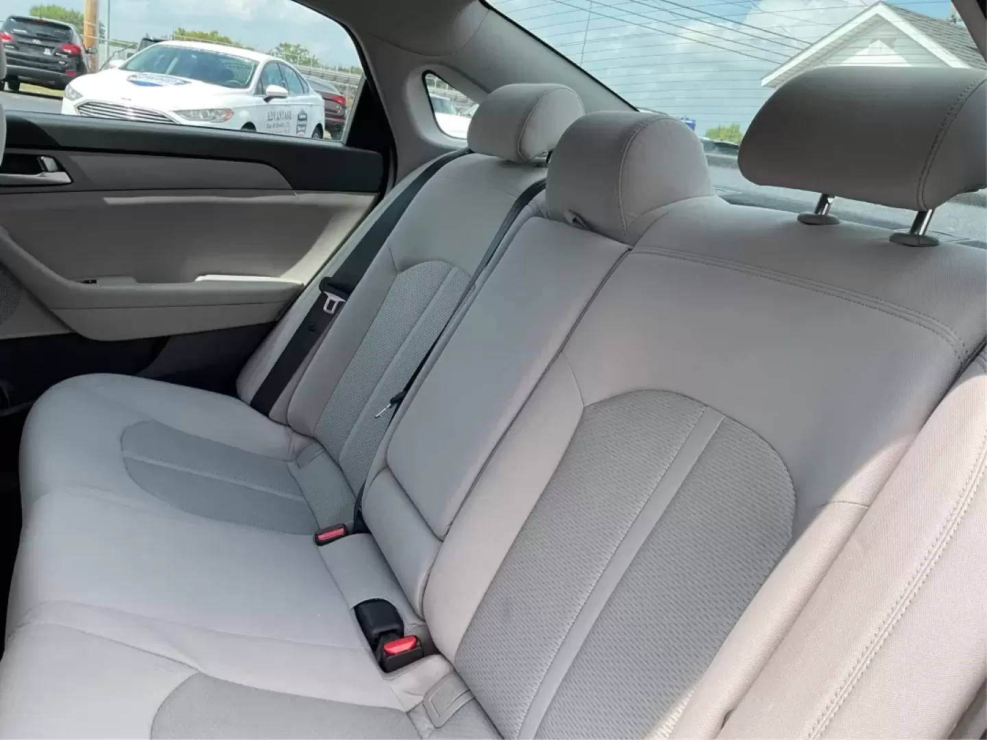 2016 Hyundai Sonata SE (5NPE24AF3GH) with an 2.4L I-4 gasoline direct injection engine, 7A transmission, located at 1099 N County Rd 25A , Troy, OH, 45373, (937) 908-9800, 40.057079, -84.212883 - **Discover Your Ideal Family Sedan: 2016 Hyundai Sonata SE at Advantage Car and Credit - Moraine**<br /> <br /> Are you in search of a dependable vehicle that perfectly fits your family's lifestyle or makes your daily commute a breeze? Look no further! Presenting the 2016 Hyundai Sonata SE, a stylis - Photo#10