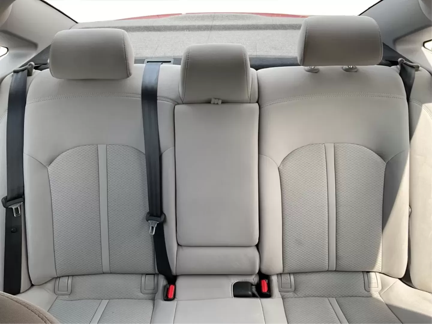 2016 Hyundai Sonata SE (5NPE24AF3GH) with an 2.4L I-4 gasoline direct injection engine, 7A transmission, located at 1099 N County Rd 25A , Troy, OH, 45373, (937) 908-9800, 40.057079, -84.212883 - **Discover Your Ideal Family Sedan: 2016 Hyundai Sonata SE at Advantage Car and Credit - Moraine**<br /> <br /> Are you in search of a dependable vehicle that perfectly fits your family's lifestyle or makes your daily commute a breeze? Look no further! Presenting the 2016 Hyundai Sonata SE, a stylis - Photo#14