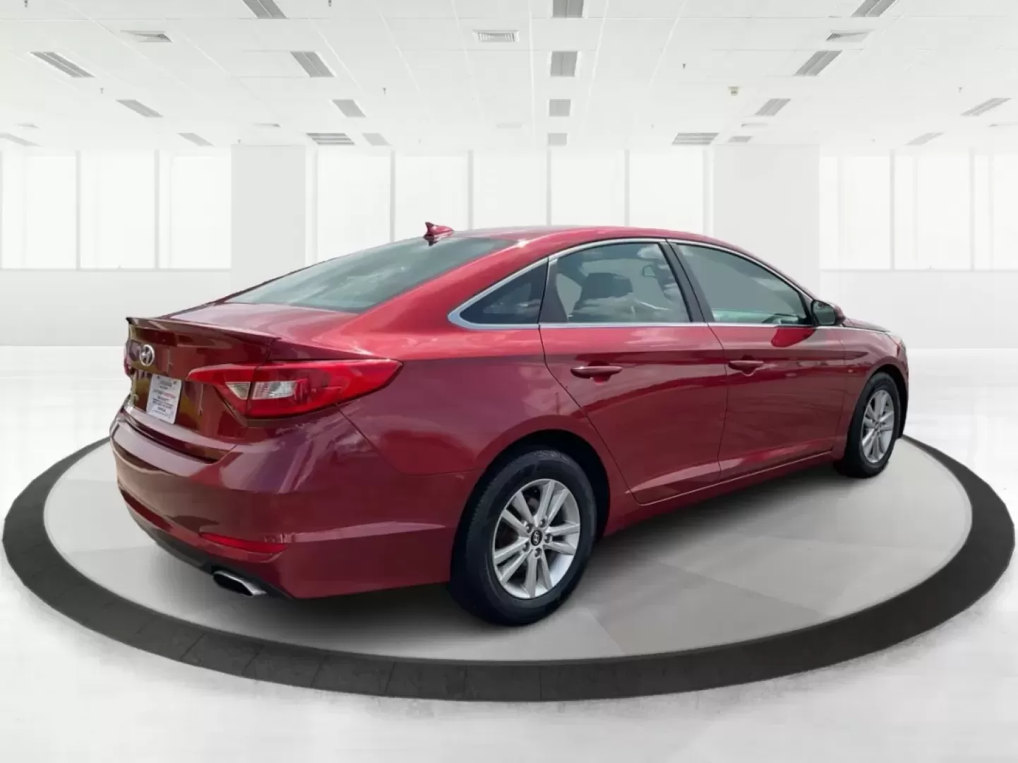2016 Hyundai Sonata SE (5NPE24AF3GH) with an 2.4L I-4 gasoline direct injection engine, located at 4508 South Dixie Dr, Moraine, OH, 45439, (937) 908-9800, 39.689976, -84.218452 - **Discover Your Ideal Family Sedan: 2016 Hyundai Sonata SE at Advantage Car and Credit - Moraine**<br /> <br /> Are you in search of a dependable vehicle that perfectly fits your family's lifestyle or makes your daily commute a breeze? Look no further! Presenting the 2016 Hyundai Sonata SE, a stylis - Photo#2