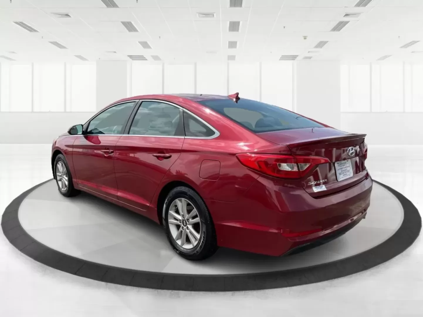 2016 Hyundai Sonata SE (5NPE24AF3GH) with an 2.4L I-4 gasoline direct injection engine, located at 4508 South Dixie Dr, Moraine, OH, 45439, (937) 908-9800, 39.689976, -84.218452 - **Discover Your Ideal Family Sedan: 2016 Hyundai Sonata SE at Advantage Car and Credit - Moraine**<br /> <br /> Are you in search of a dependable vehicle that perfectly fits your family's lifestyle or makes your daily commute a breeze? Look no further! Presenting the 2016 Hyundai Sonata SE, a stylis - Photo#4