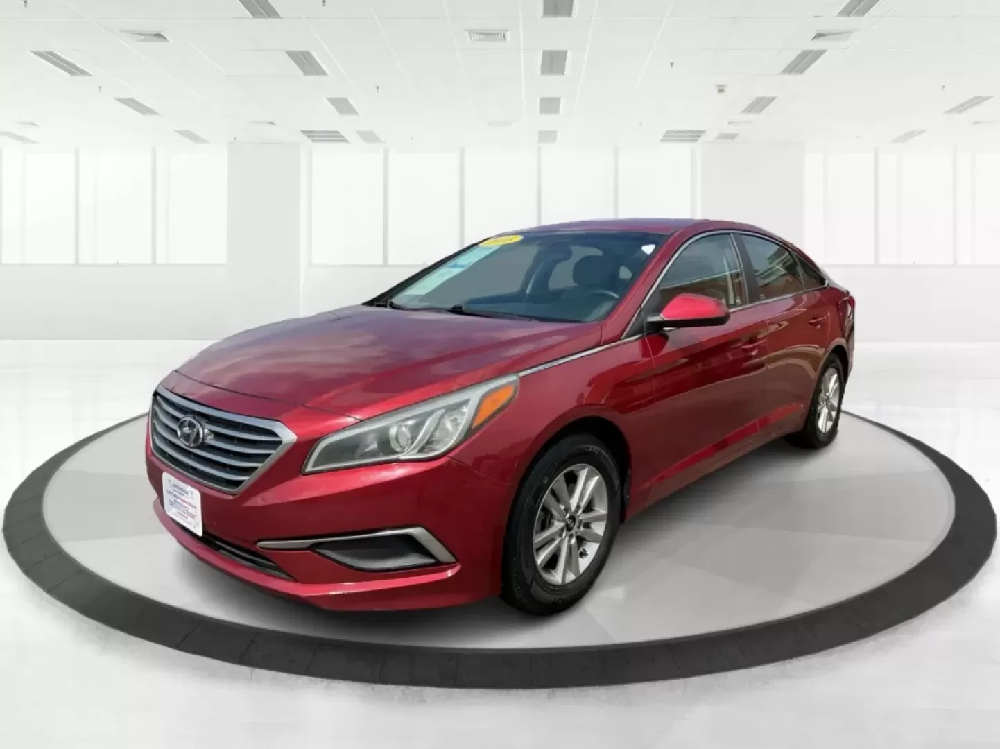 2016 Hyundai Sonata SE (5NPE24AF3GH) with an 2.4L I-4 gasoline direct injection engine, located at 4508 South Dixie Dr, Moraine, OH, 45439, (937) 908-9800, 39.689976, -84.218452 - **Discover Your Ideal Family Sedan: 2016 Hyundai Sonata SE at Advantage Car and Credit - Moraine**<br /> <br /> Are you in search of a dependable vehicle that perfectly fits your family's lifestyle or makes your daily commute a breeze? Look no further! Presenting the 2016 Hyundai Sonata SE, a stylis - Photo#8