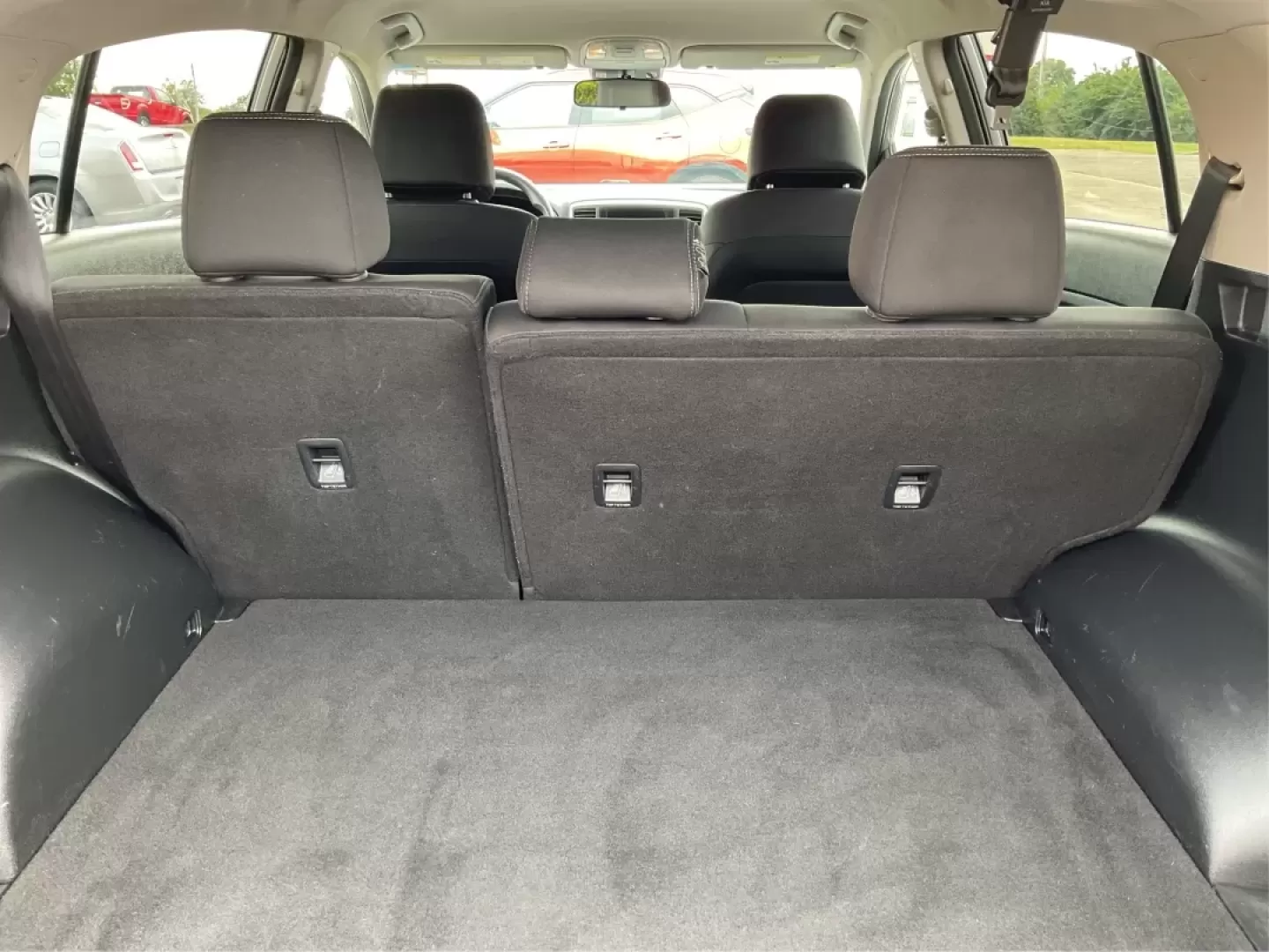 2020 Kia Sportage LX (KNDPMCAC7L7) with an Theta II 2.4L I-4 gasoline direct injection engine, located at 1951 S Dayton Lakeview Rd., New Carlisle, OH, 45344, (937) 908-9800, 39.890999, -84.050255 - **Adventure Awaits with the 2020 Kia Sportage LX Your Perfect Crossover Companion!**<br /> <br /> Are you ready to elevate your daily commutes or embark on unforgettable road trips with your family? Look no further! At Advantage Car and Credit in Fairborn, OH, we proudly present this stylish 2020 K - Photo#12